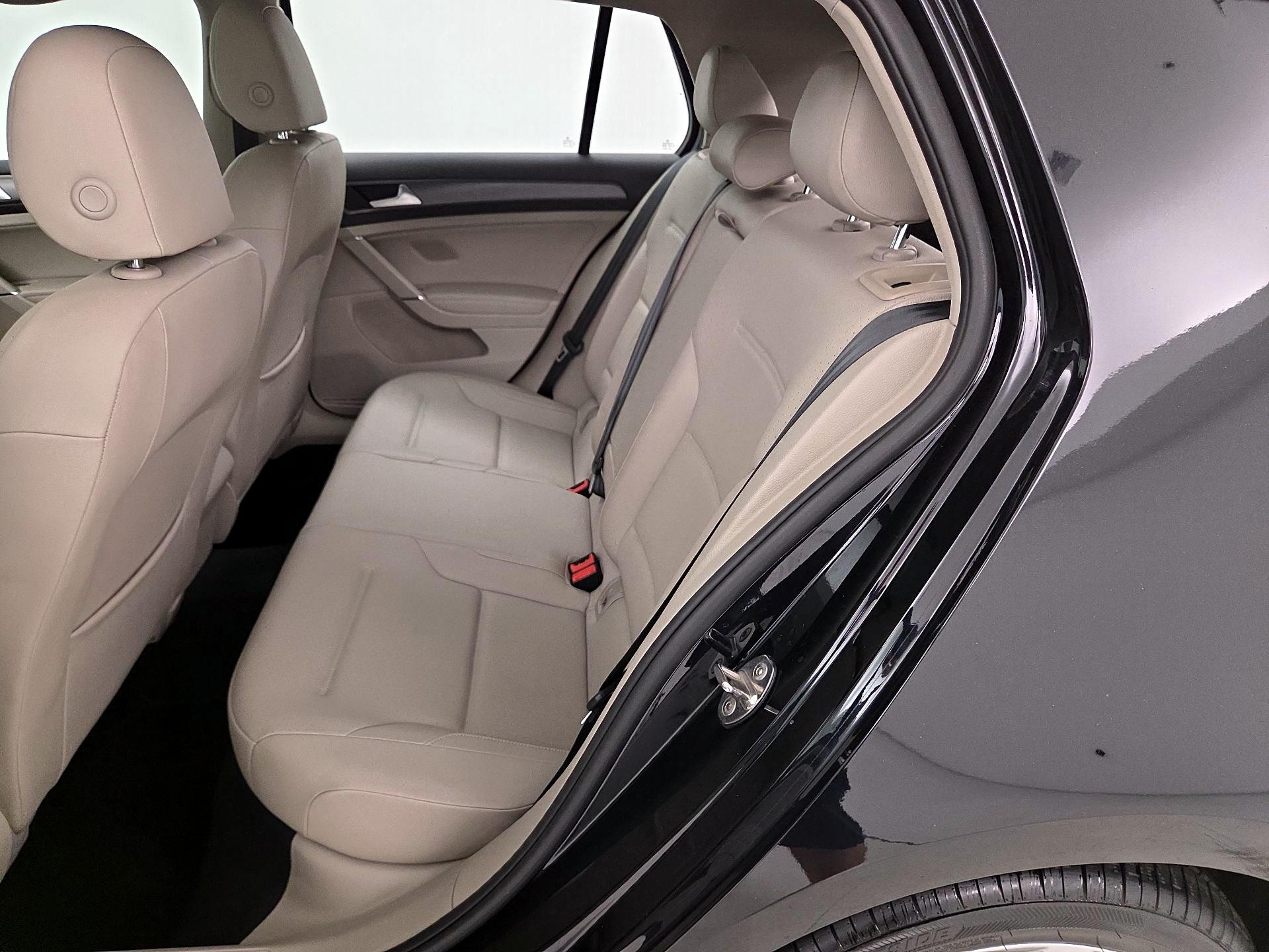 Thumbnail: 2019 Volkswagen Golf - 20