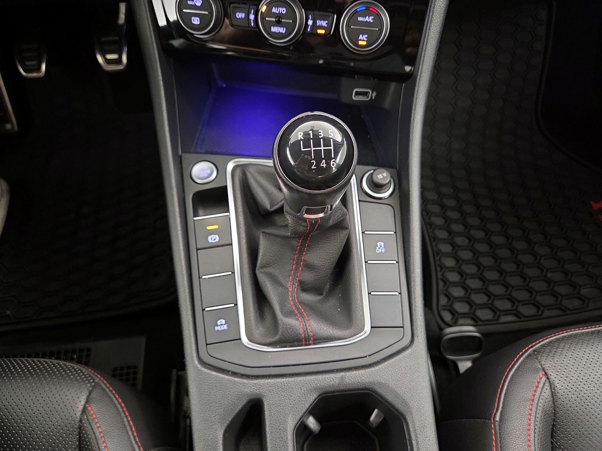 Thumbnail: 2019 Volkswagen Jetta - 17