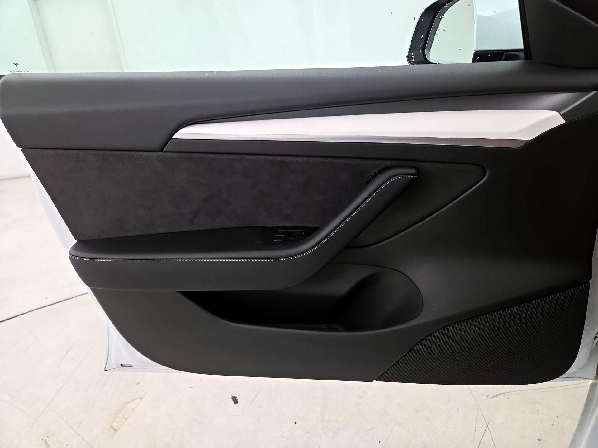 Thumbnail: 2022 Tesla Model 3 - 12