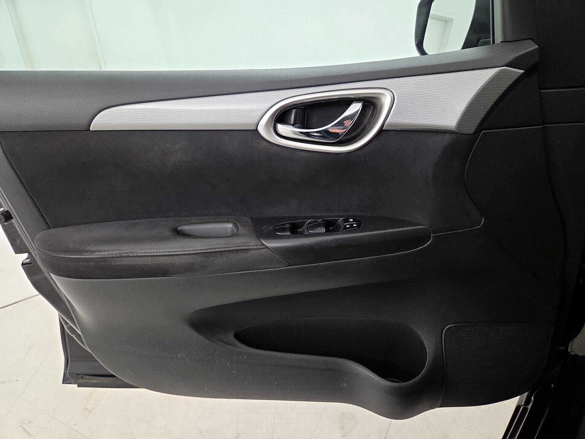 Thumbnail: 2014 Nissan Sentra - 12