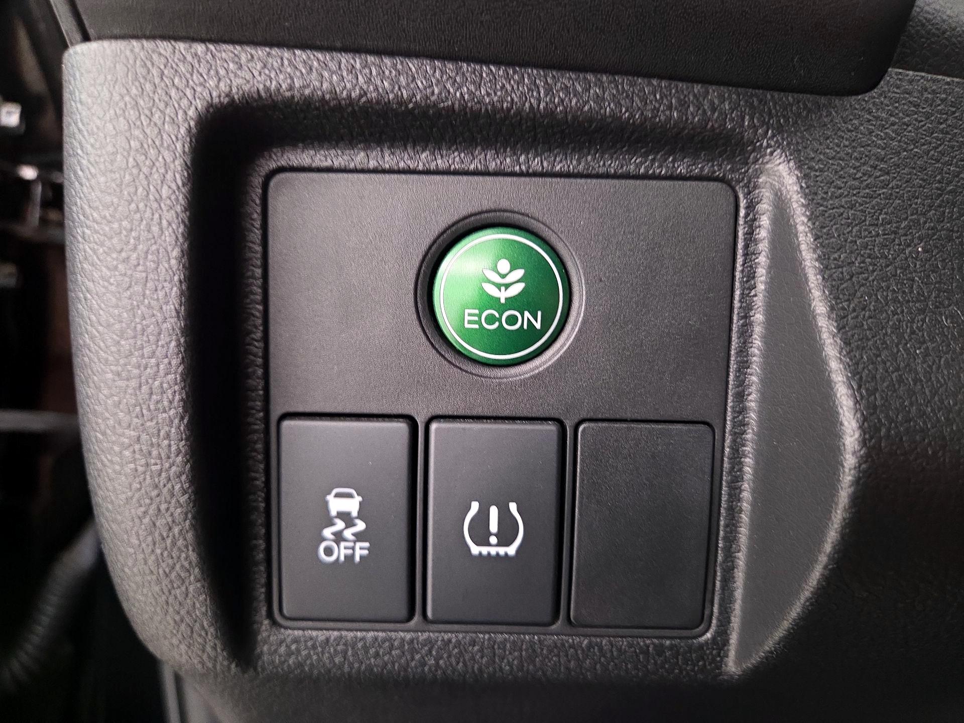 Thumbnail: 2016 Honda HR-V - 13