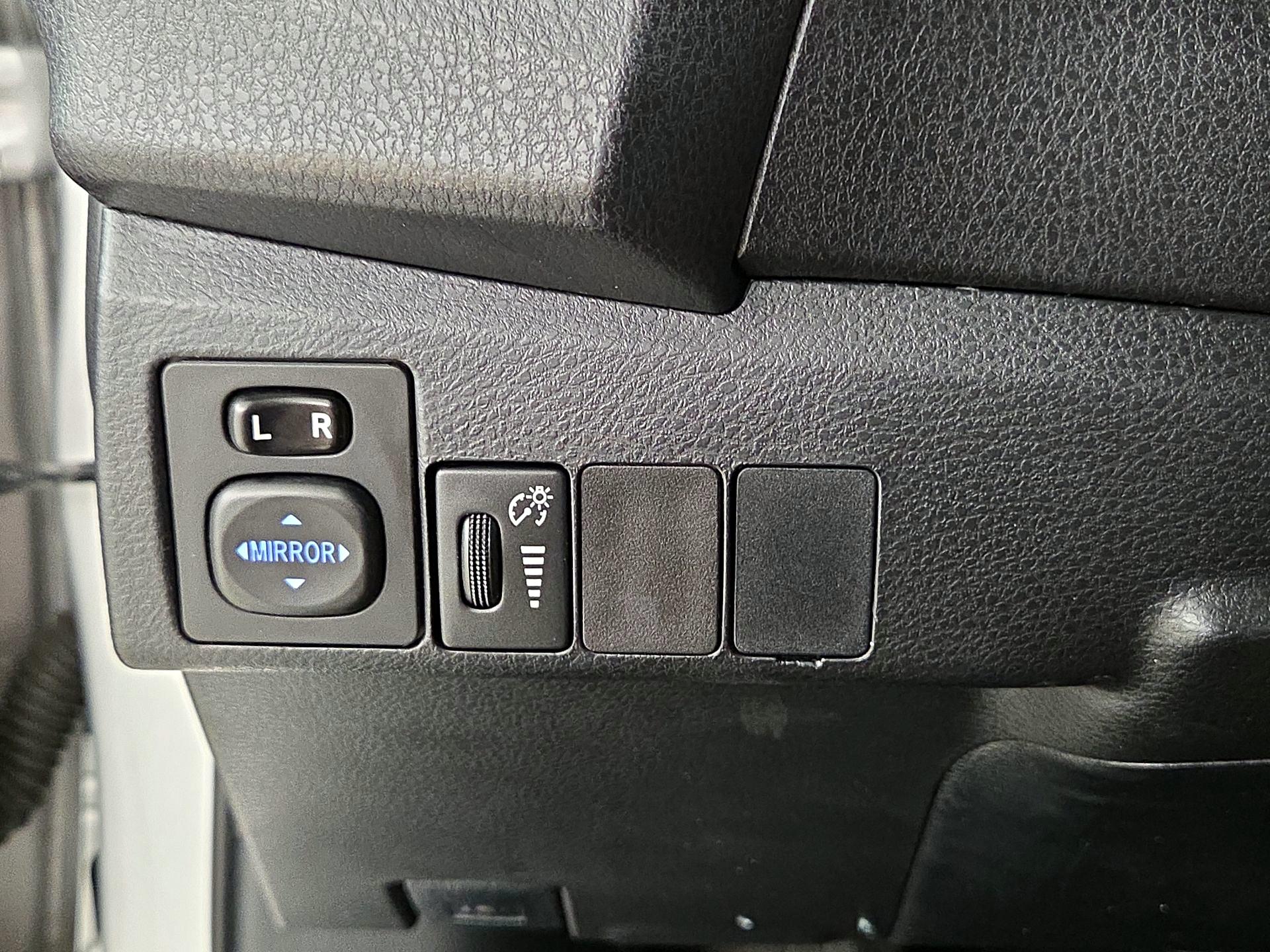 Thumbnail: 2016 Toyota Corolla - 13