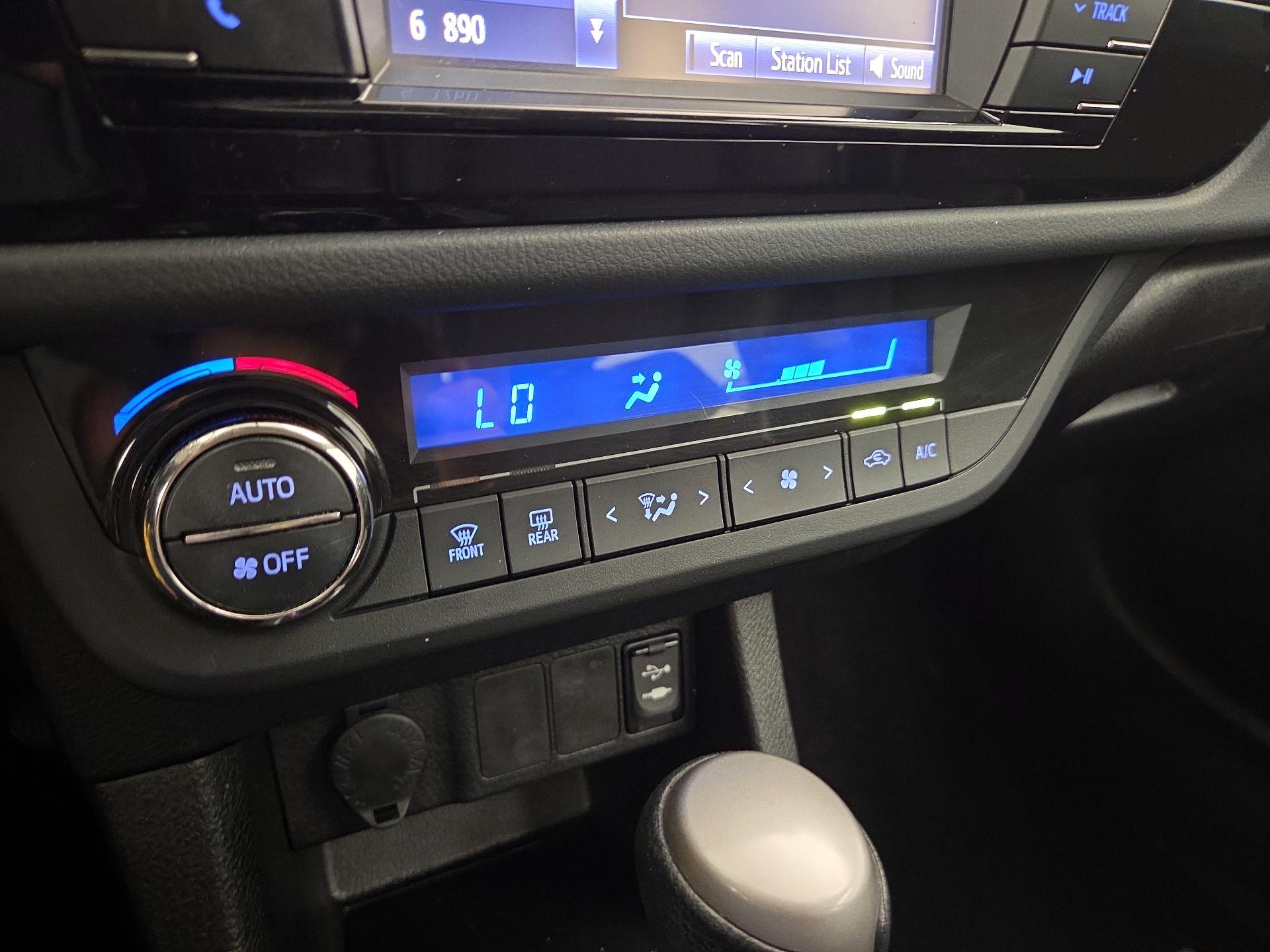 Thumbnail: 2016 Toyota Corolla - 16