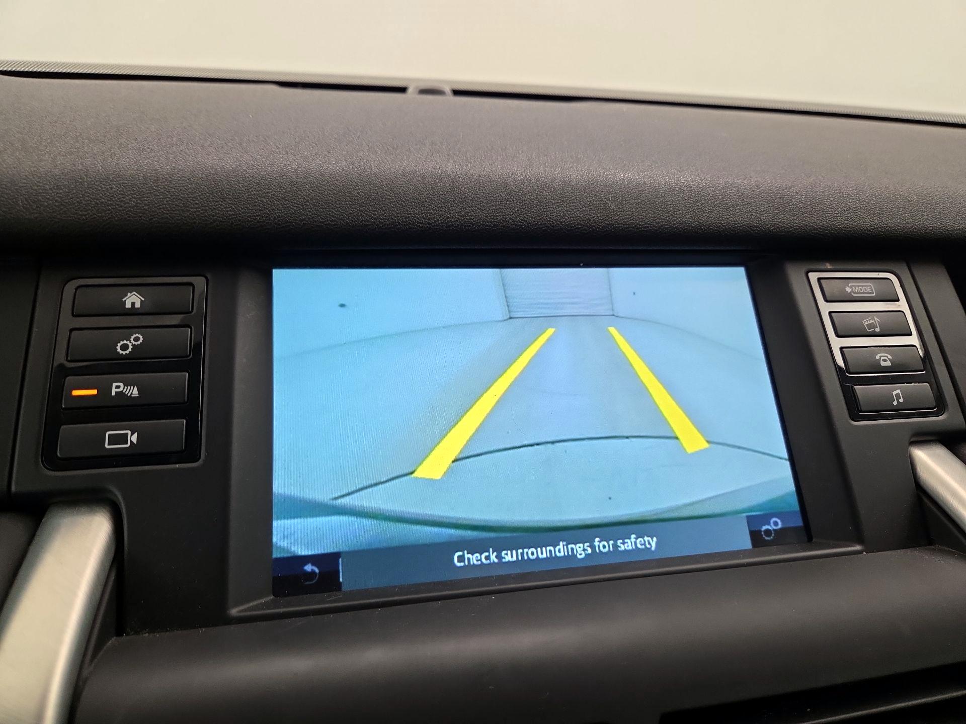 Thumbnail: 2019 Land Rover Discovery Sport - 14