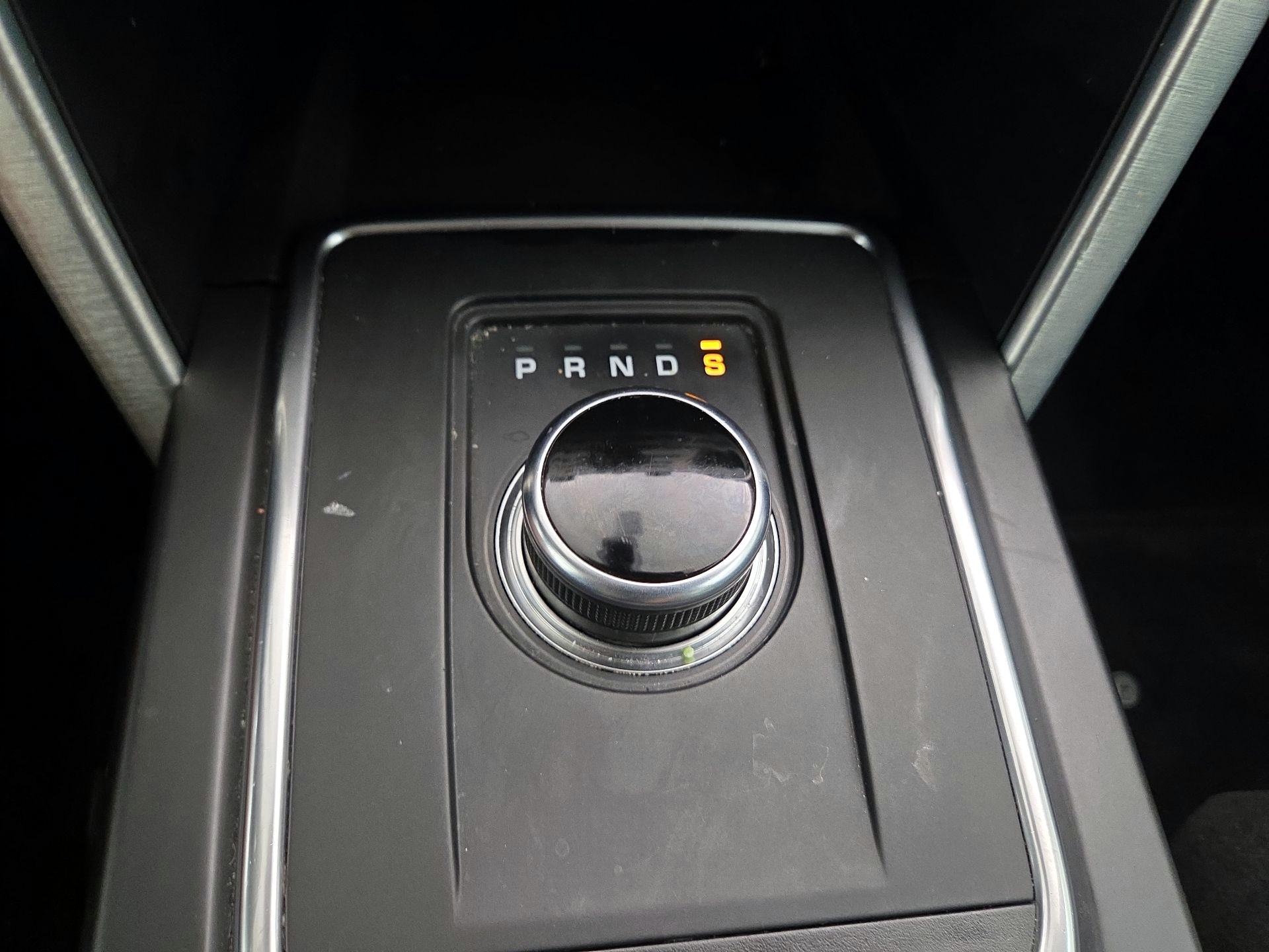 Thumbnail: 2019 Land Rover Discovery Sport - 17