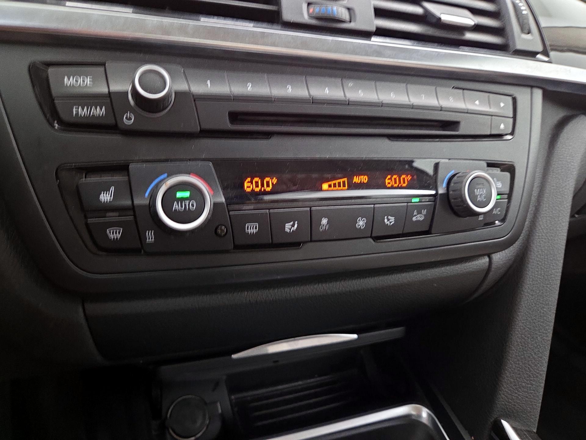 Thumbnail: 2015 BMW 3 Series - 17