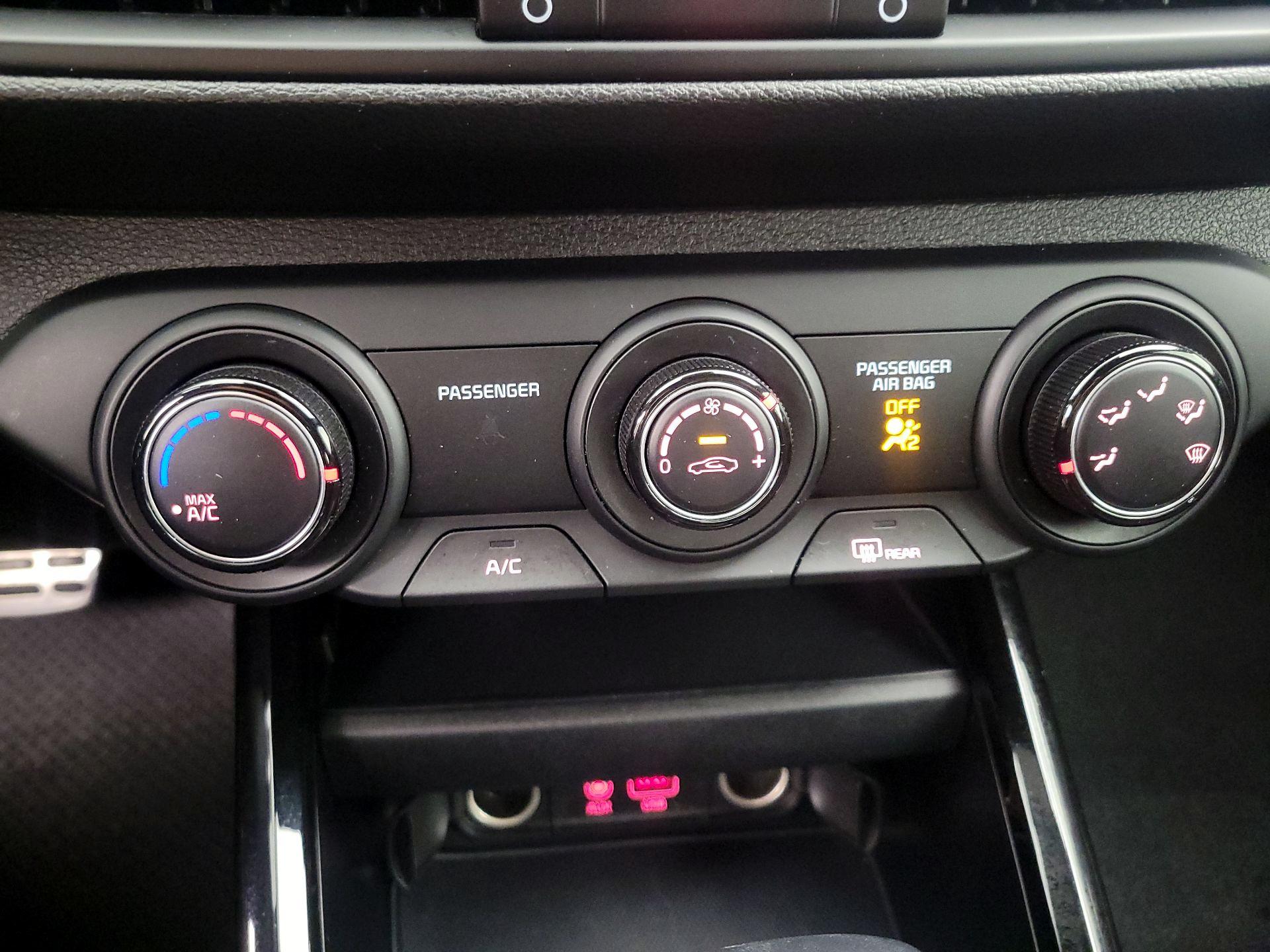 Thumbnail: 2020 Kia Forte - 16