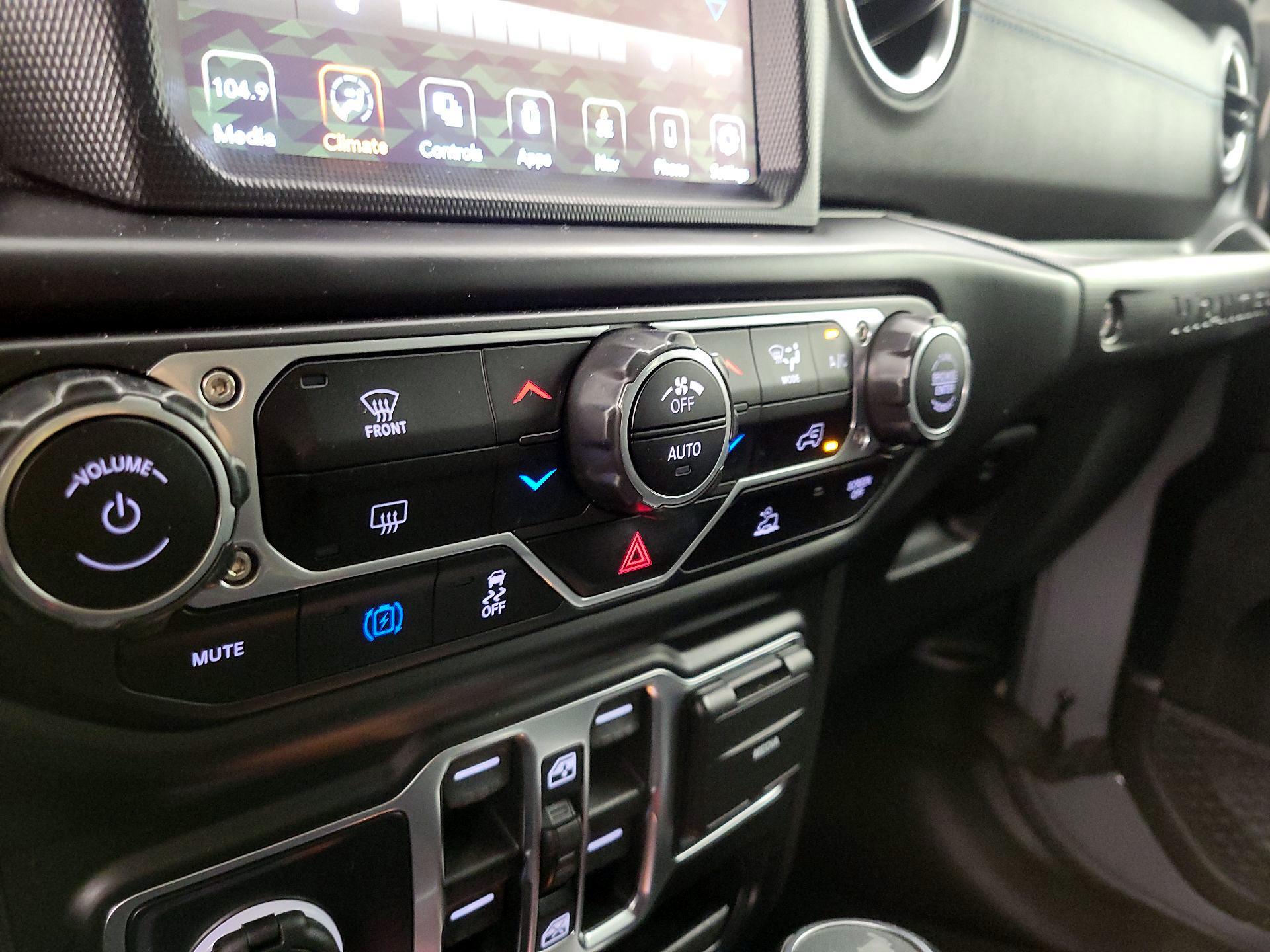 Thumbnail: 2023 Jeep Wrangler - 17