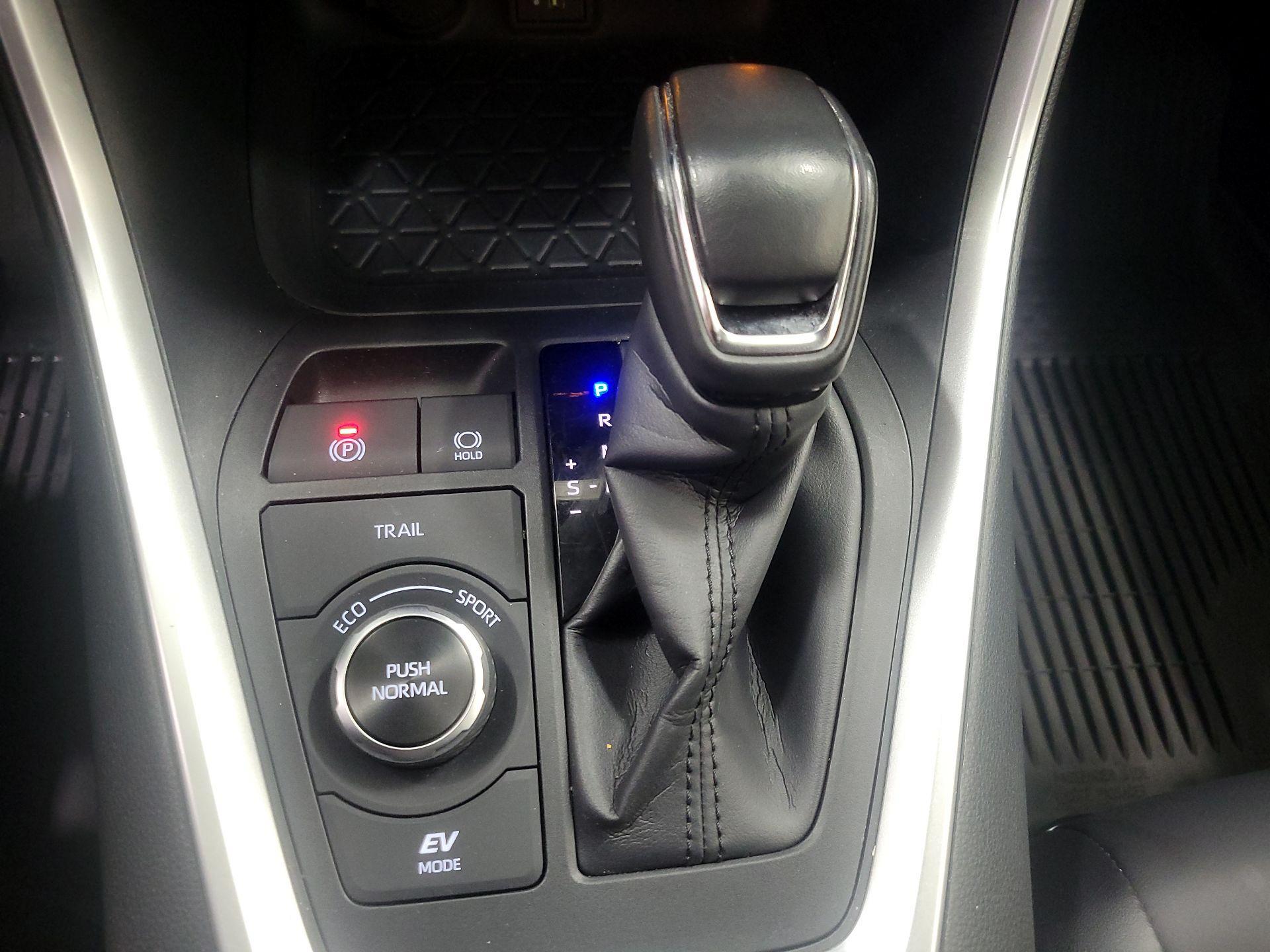 Thumbnail: 2024 Toyota RAV4 - 17