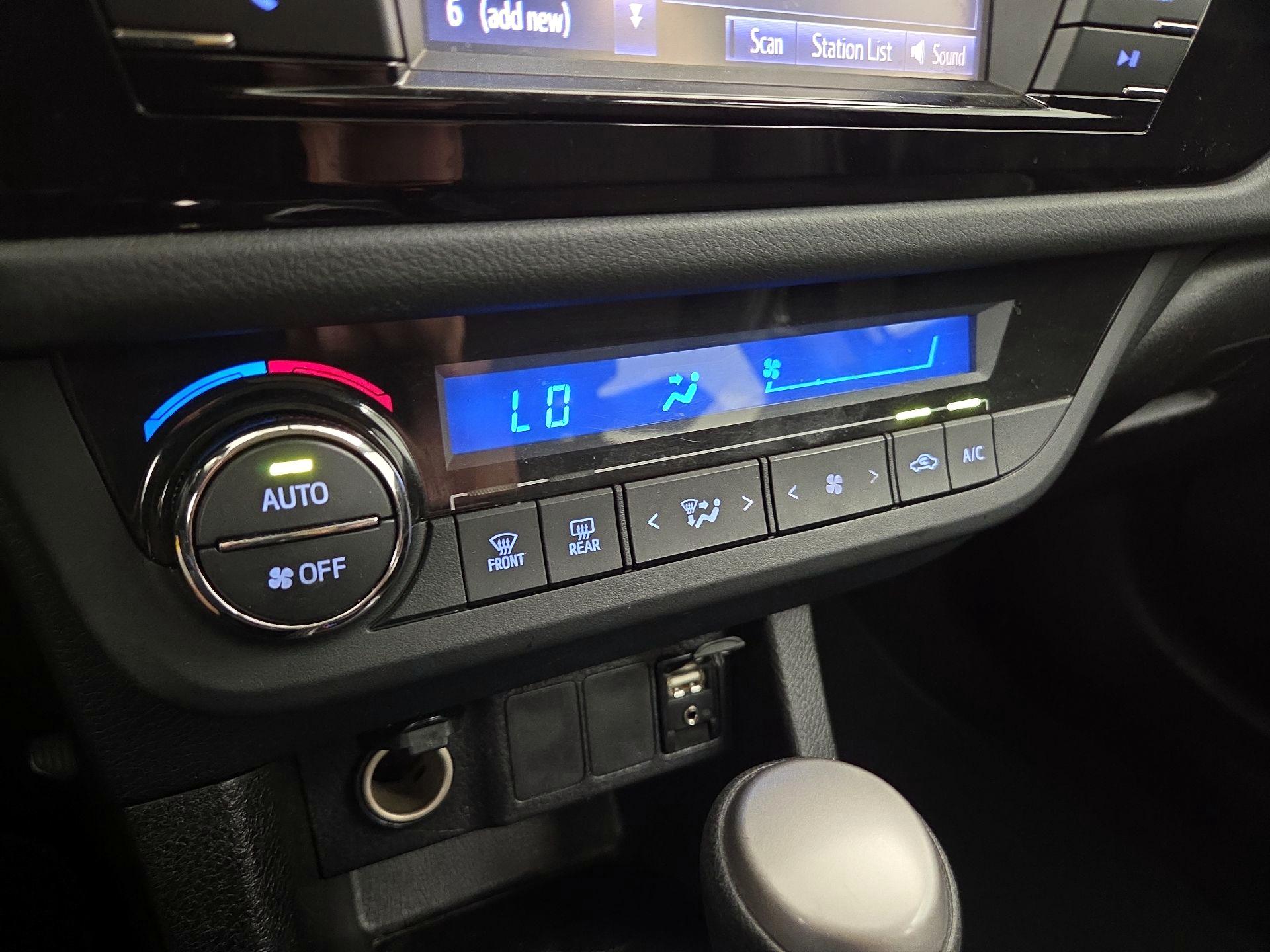 Thumbnail: 2016 Toyota Corolla - 16