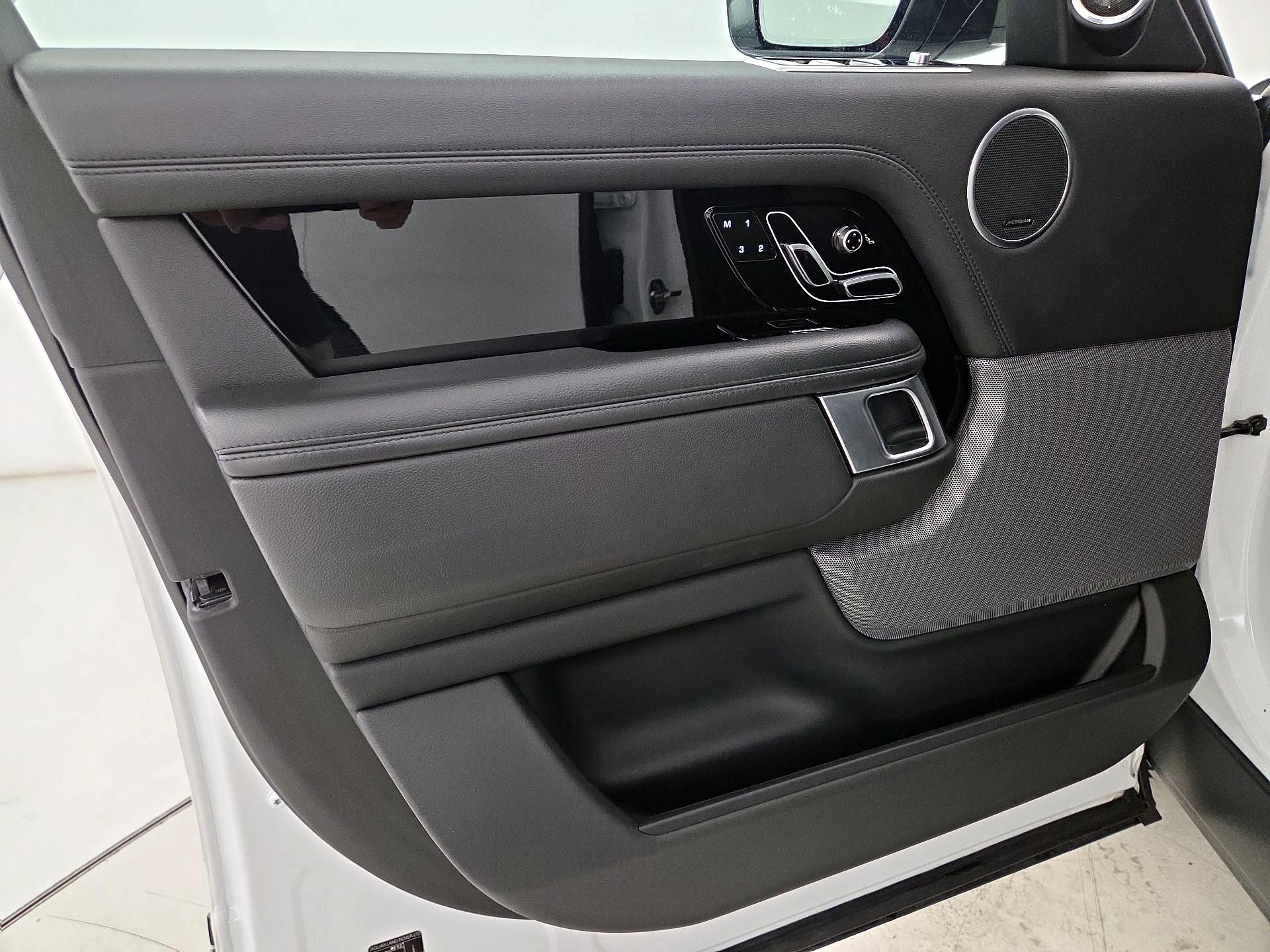 Thumbnail: 2021 Land Rover Range Rover - 12