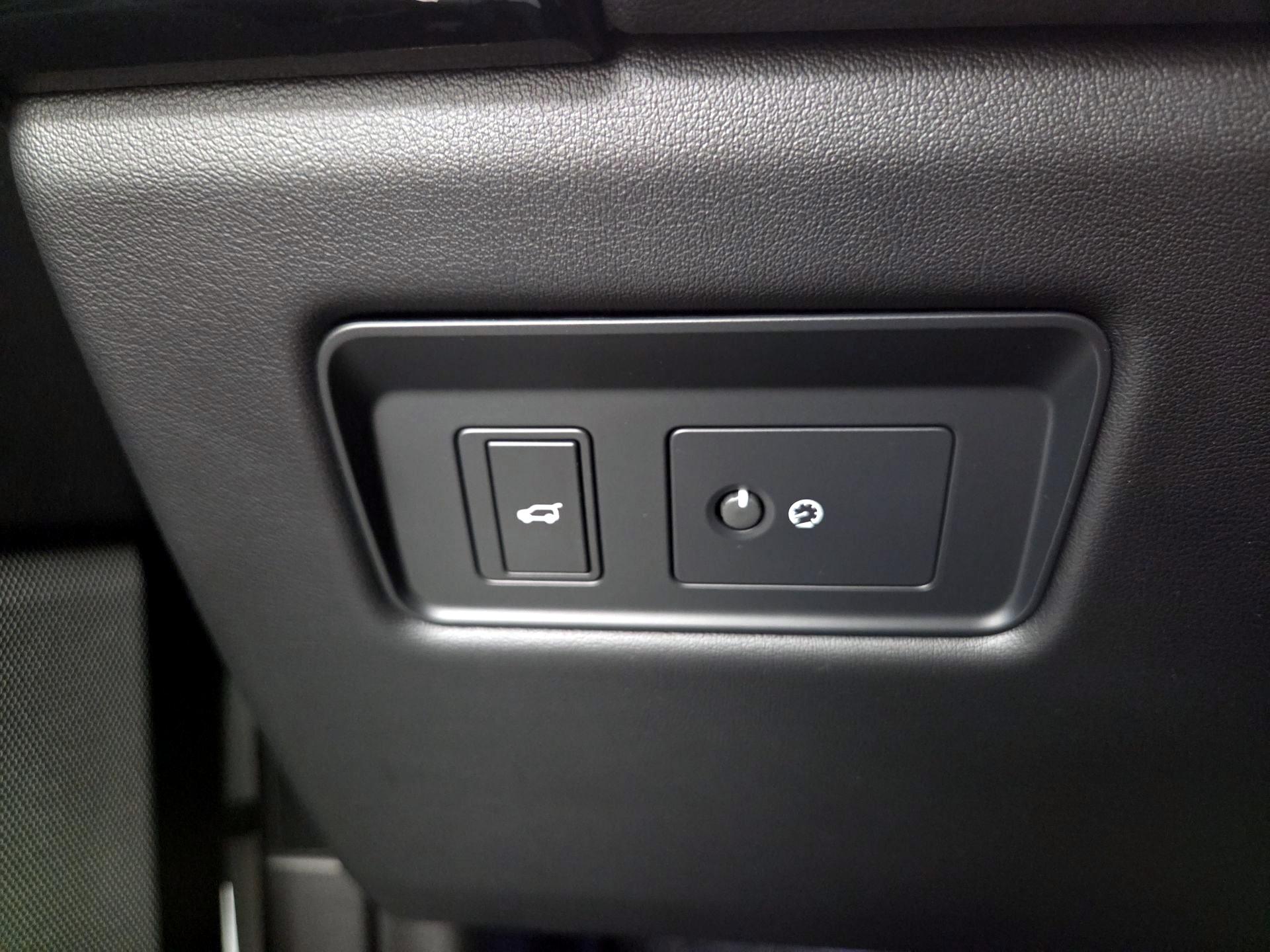 Thumbnail: 2021 Land Rover Range Rover - 13