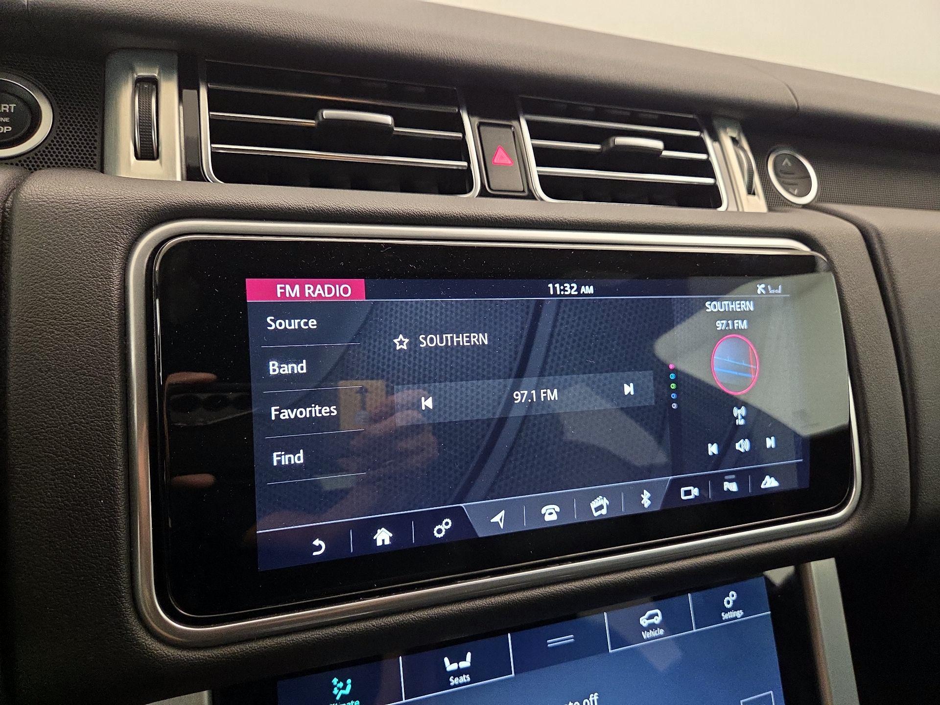 Thumbnail: 2021 Land Rover Range Rover - 16