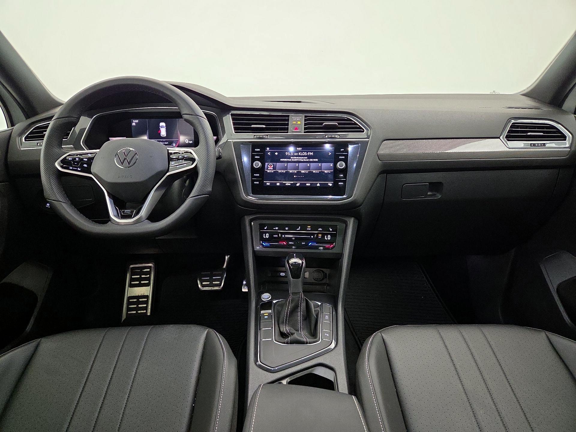 Thumbnail: 2023 Volkswagen Tiguan - 9
