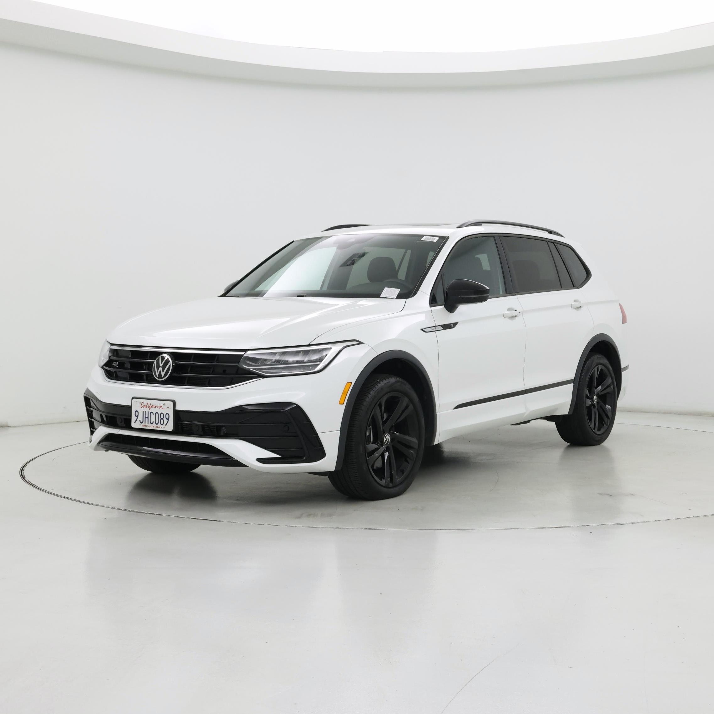 Thumbnail: 2023 Volkswagen Tiguan - 4