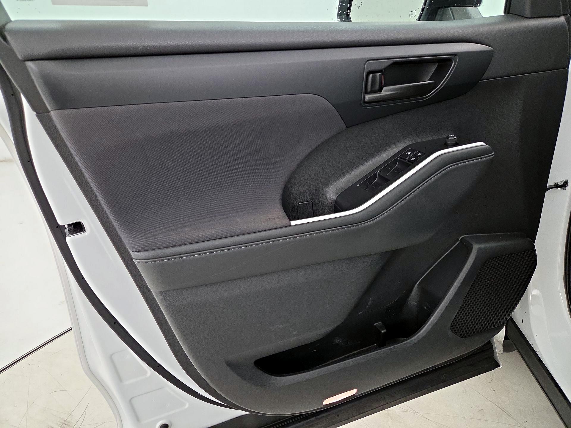 Thumbnail: 2022 Toyota Highlander - 12