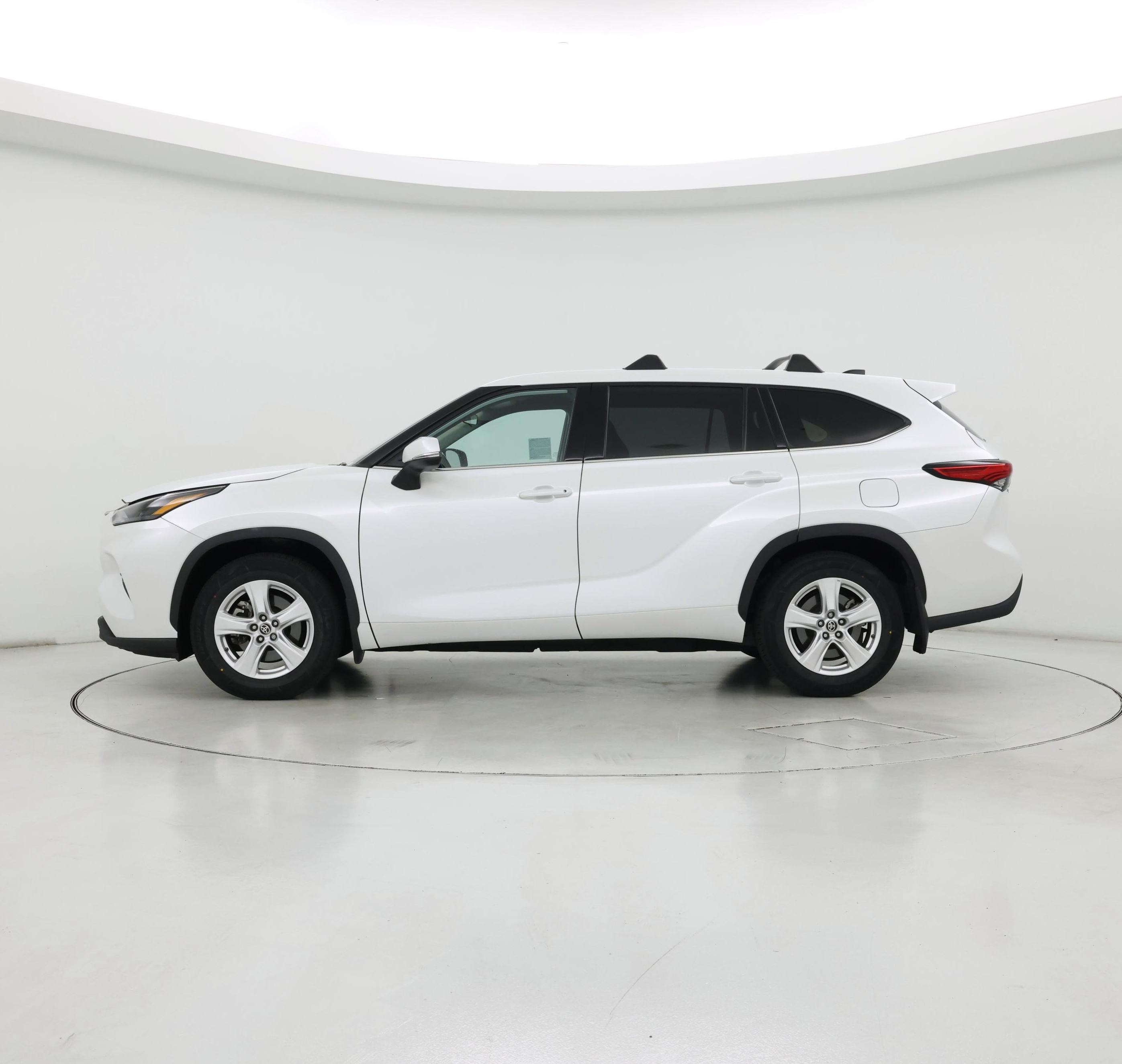 Thumbnail: 2022 Toyota Highlander - 3