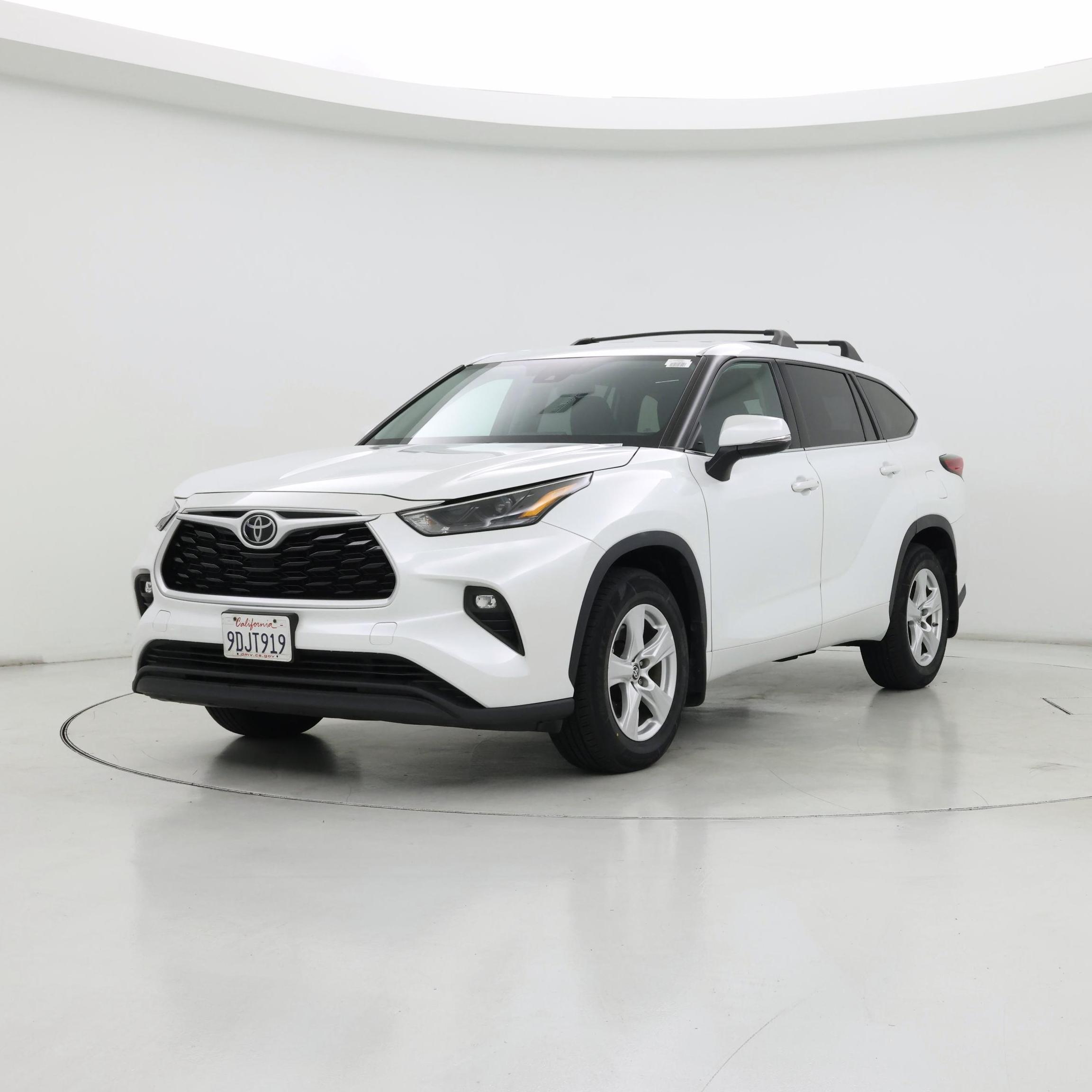 Thumbnail: 2022 Toyota Highlander - 4