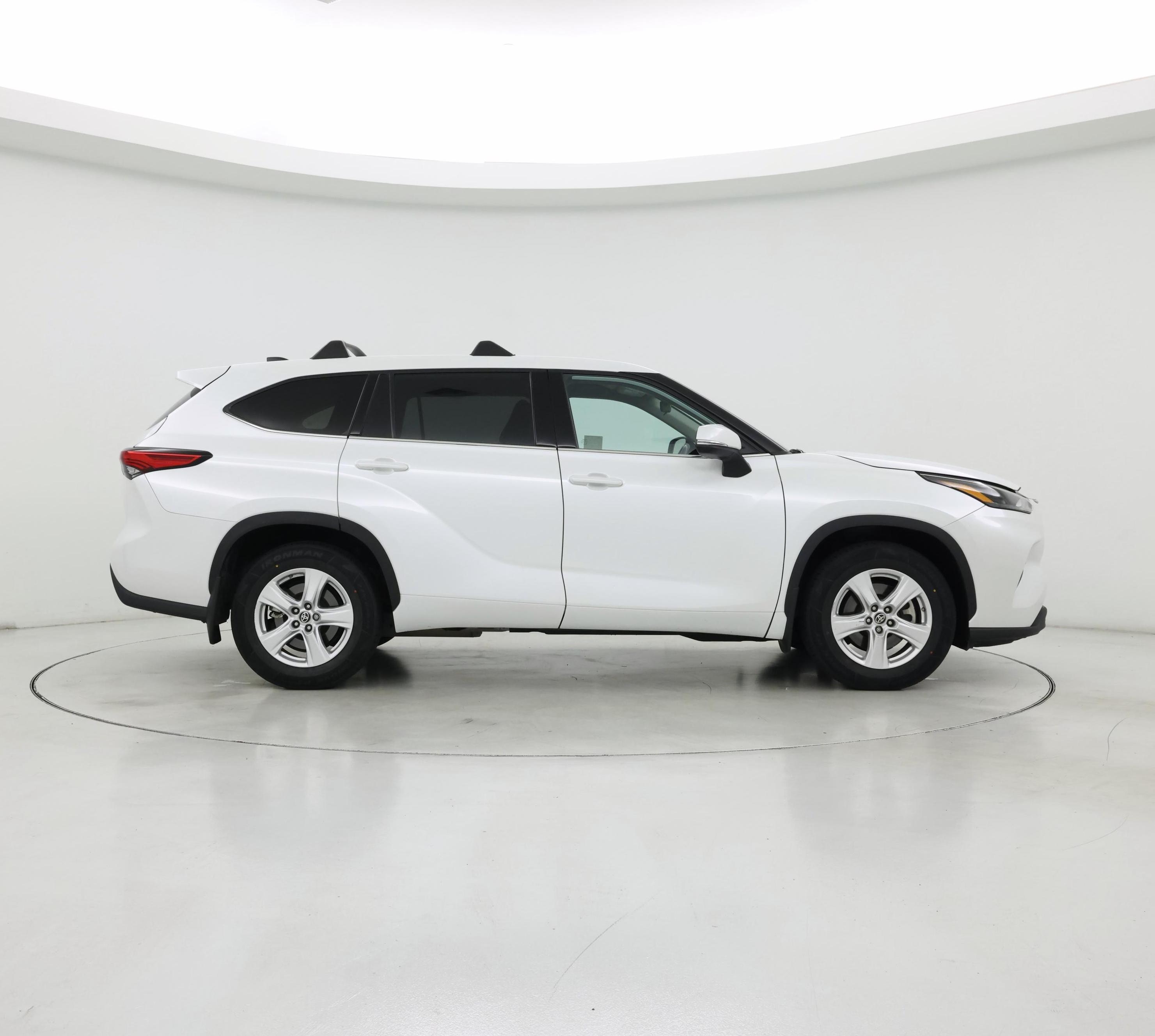 Thumbnail: 2022 Toyota Highlander - 7