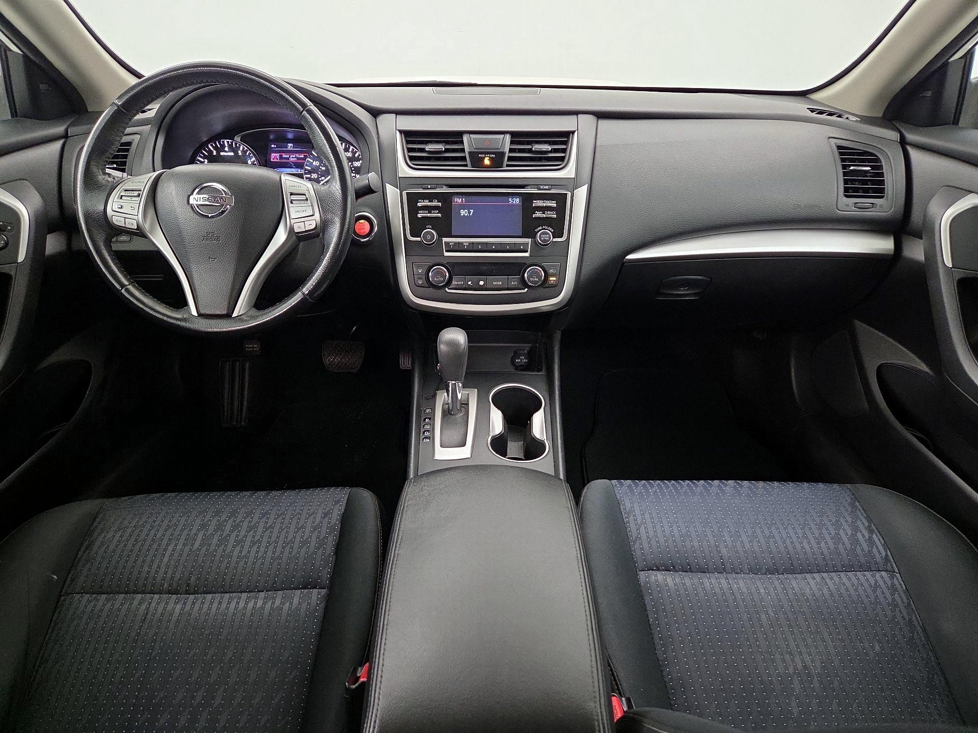 Thumbnail: 2016 Nissan Altima - 9