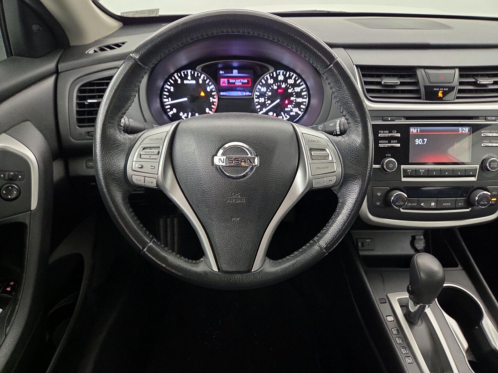 Thumbnail: 2016 Nissan Altima - 10