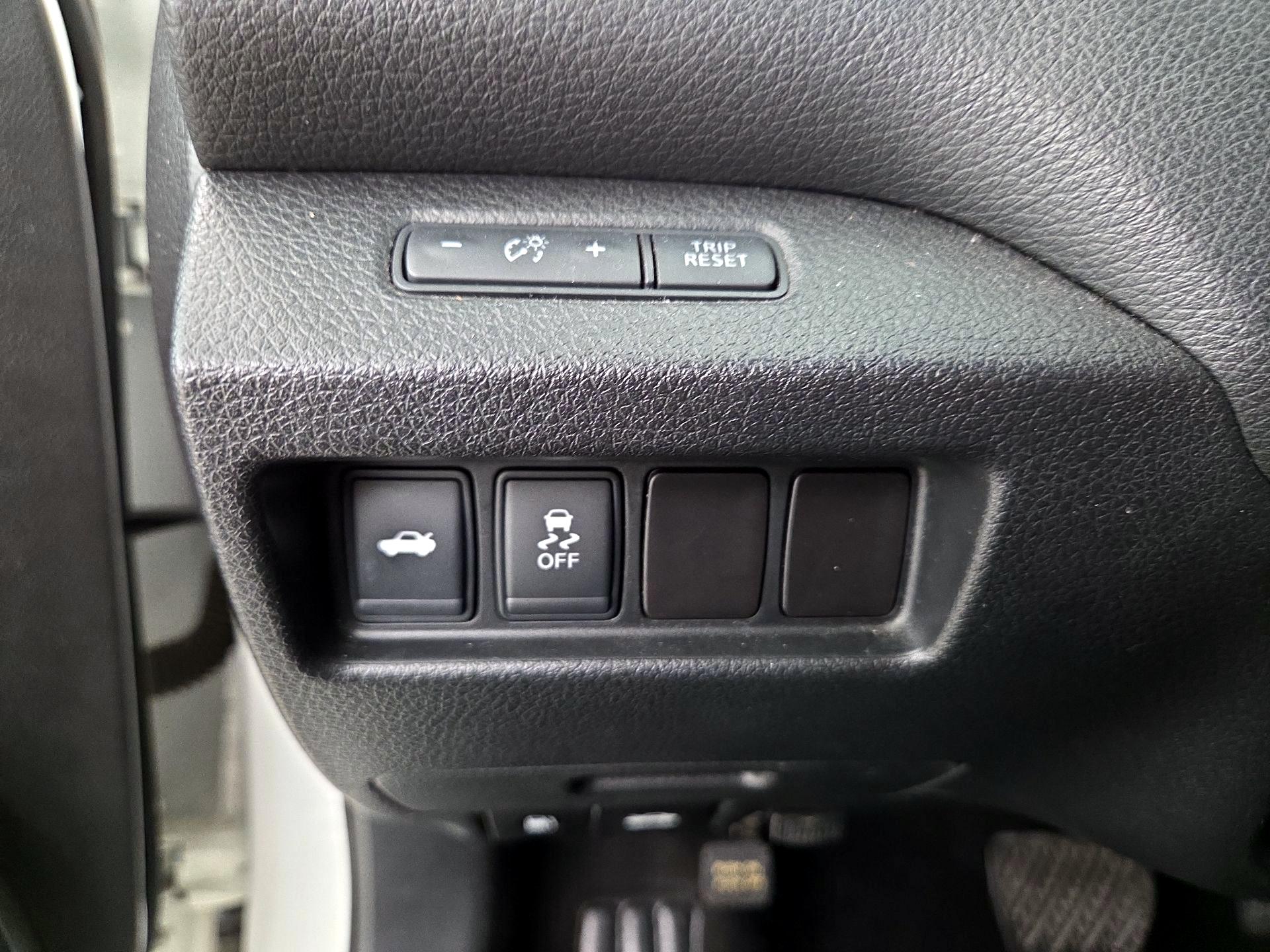 Thumbnail: 2016 Nissan Altima - 13