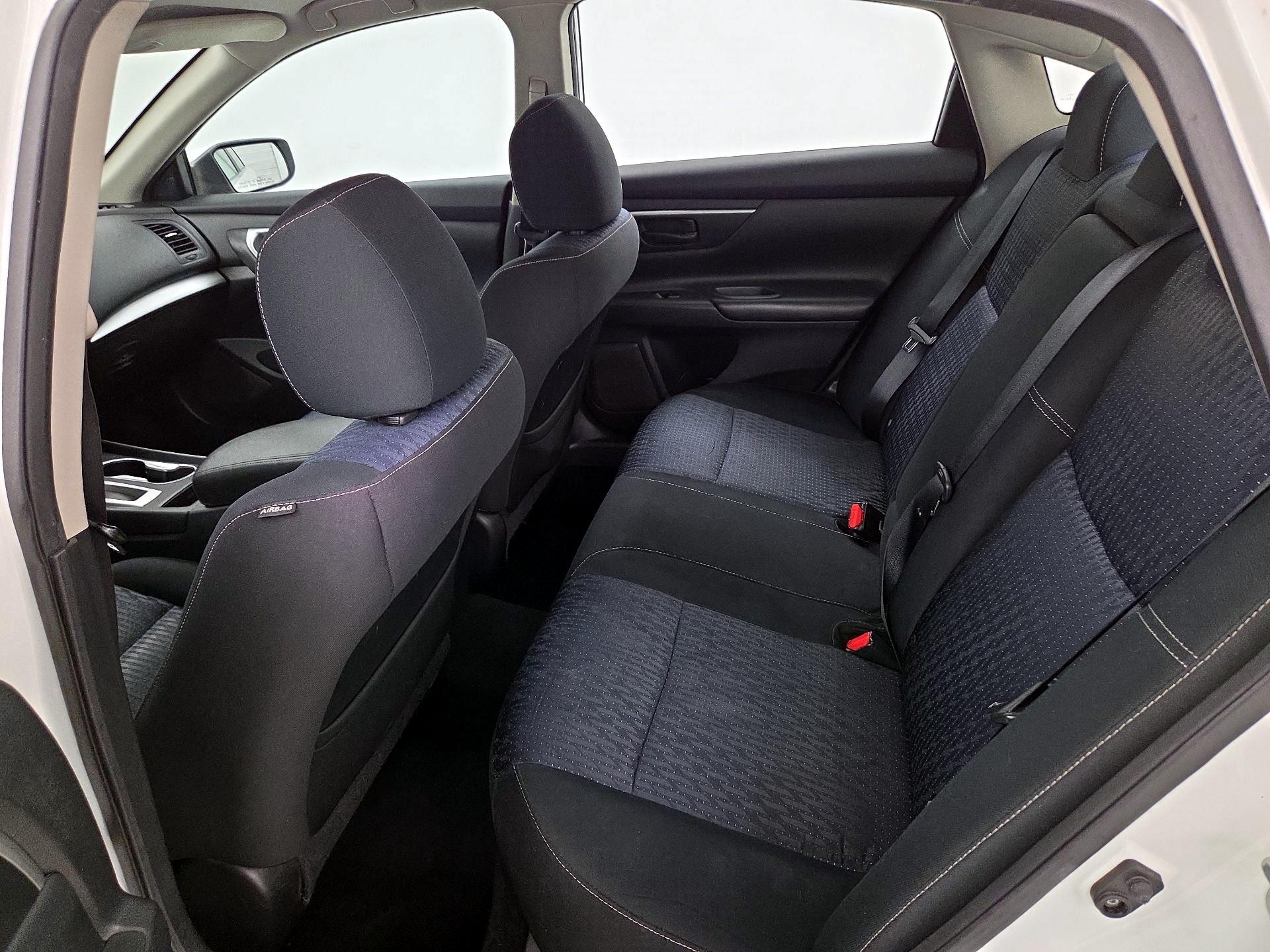 Thumbnail: 2016 Nissan Altima - 19