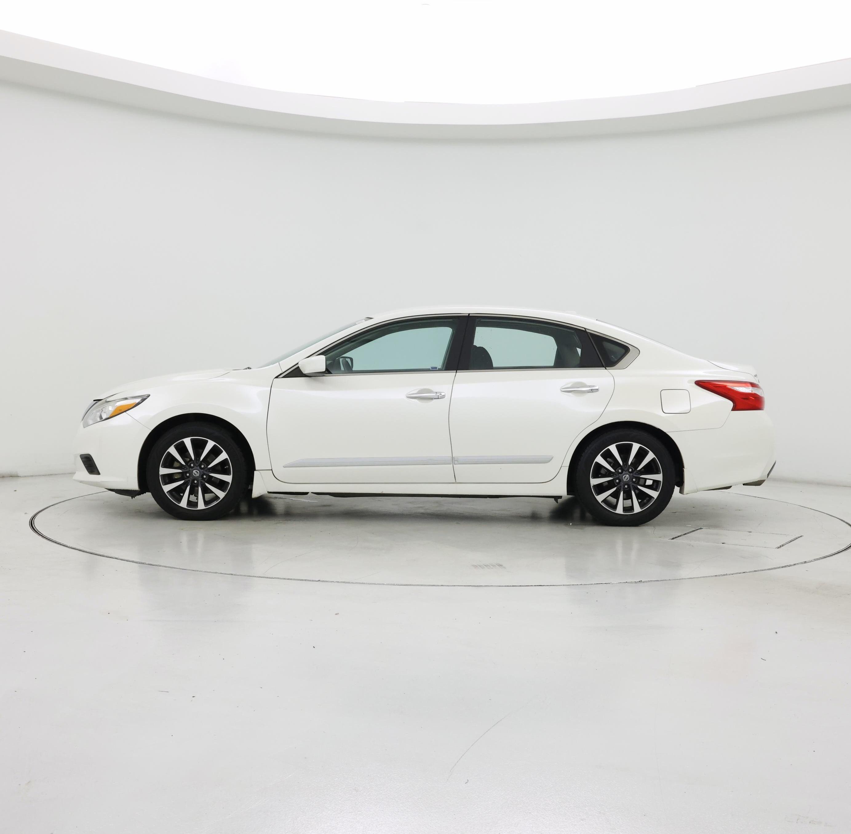 Thumbnail: 2016 Nissan Altima - 3