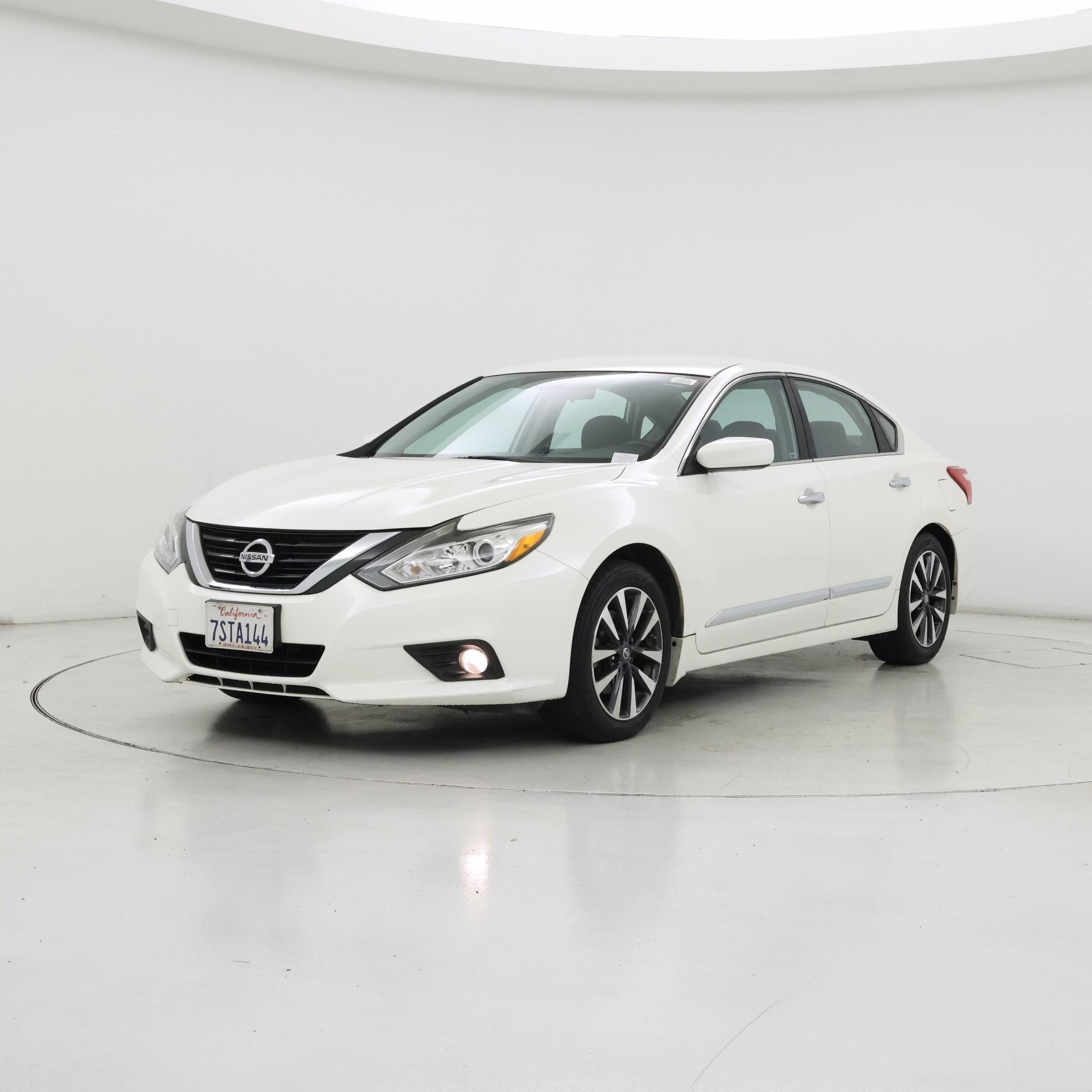 Thumbnail: 2016 Nissan Altima - 4