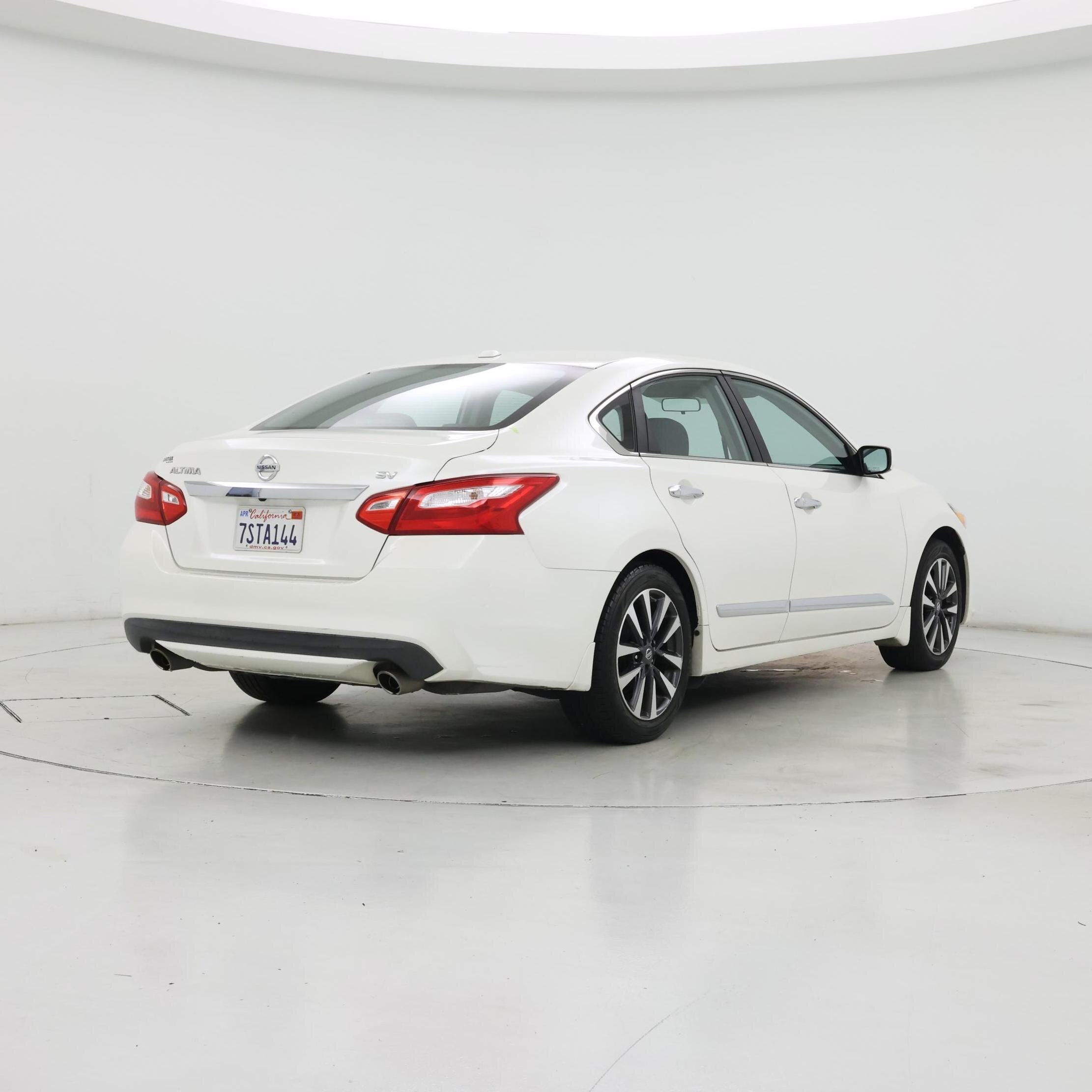 Thumbnail: 2016 Nissan Altima - 8