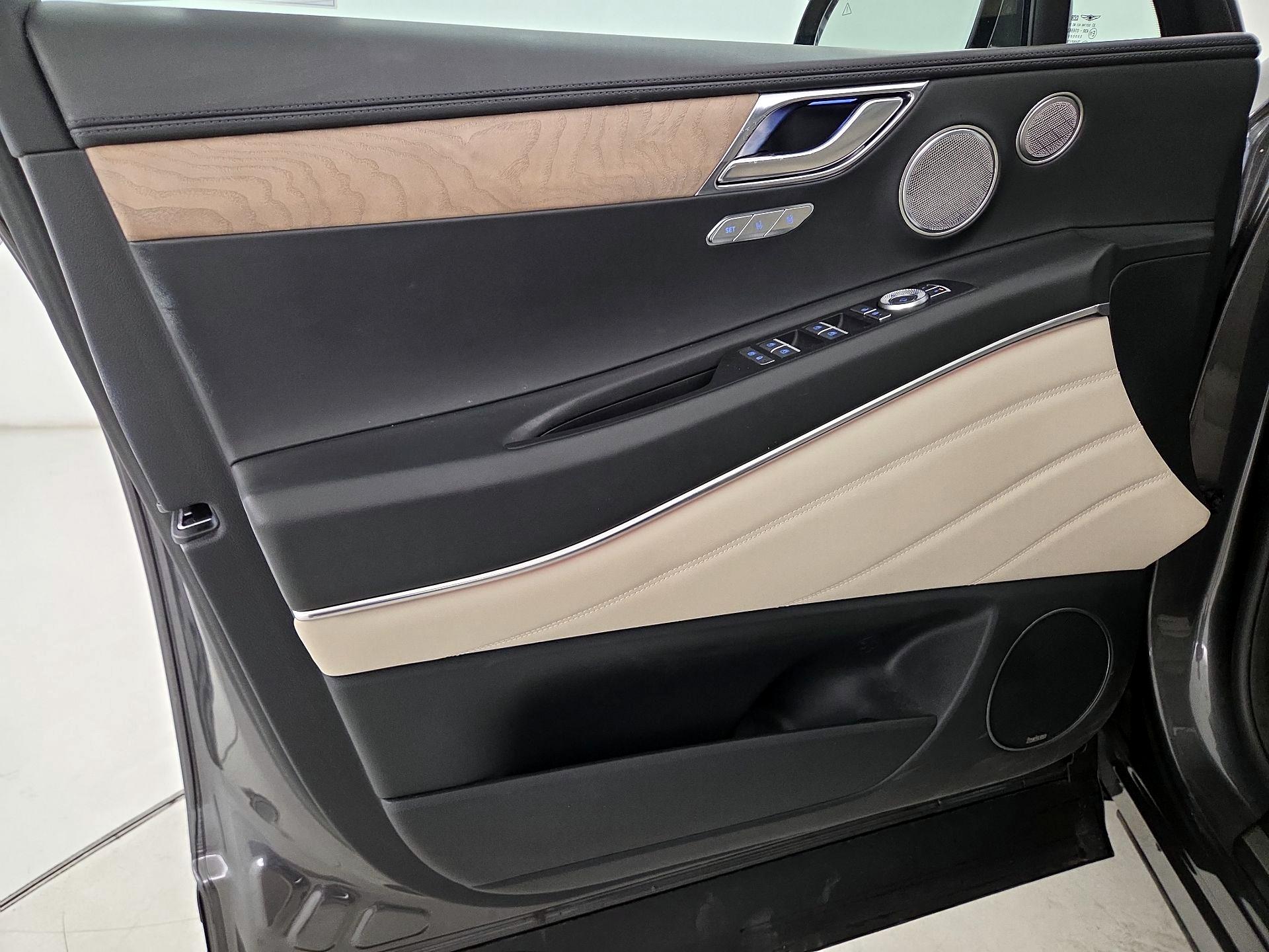 Thumbnail: 2023 Genesis GV80 - 12