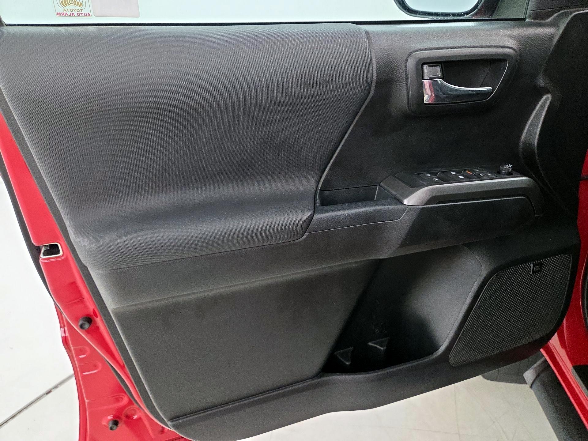 Thumbnail: 2019 Toyota Tacoma - 12