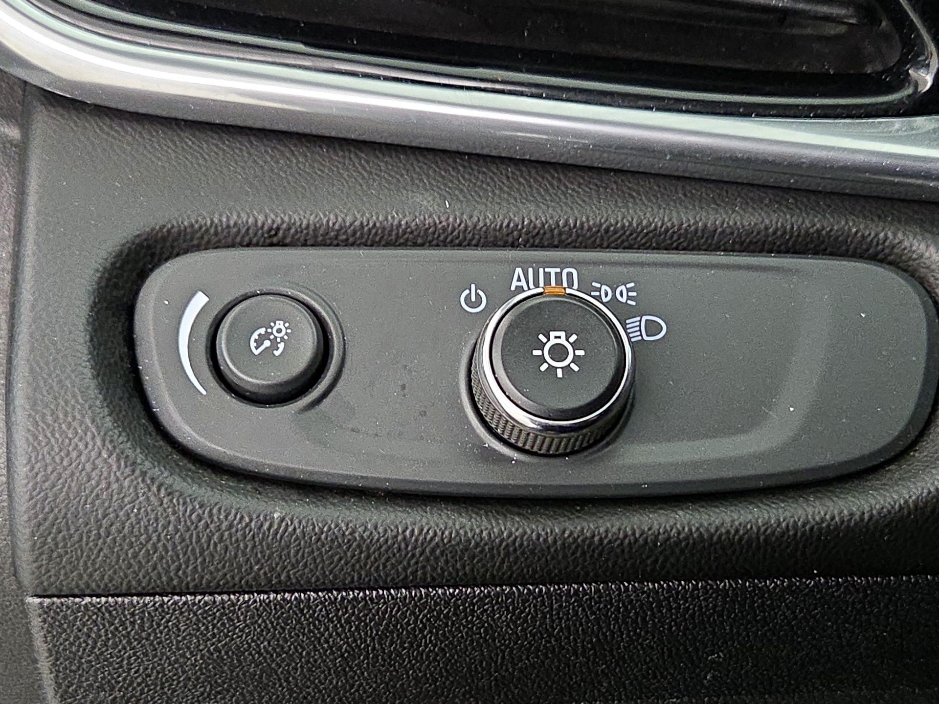 Thumbnail: 2017 Chevrolet Volt - 13