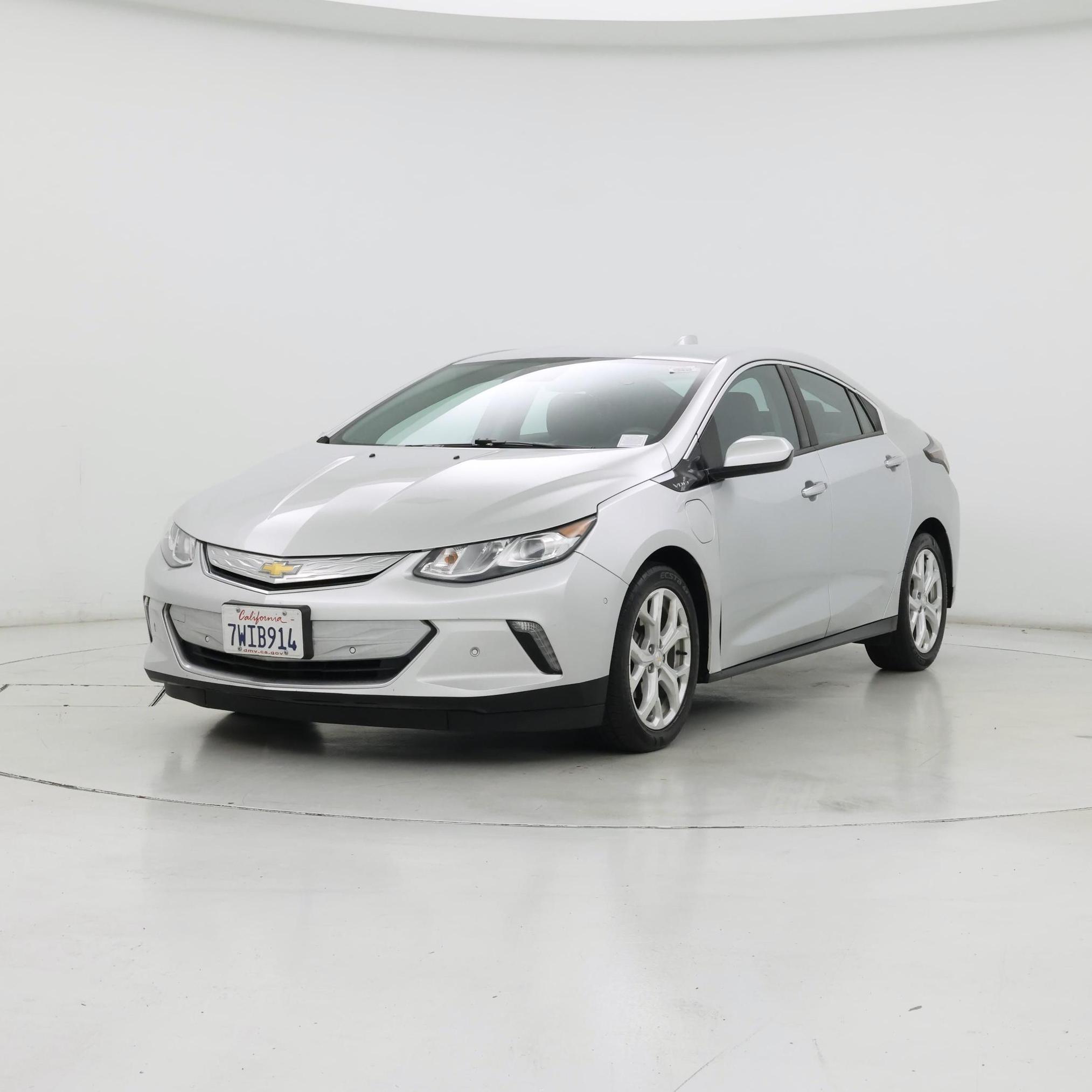 Thumbnail: 2017 Chevrolet Volt - 4