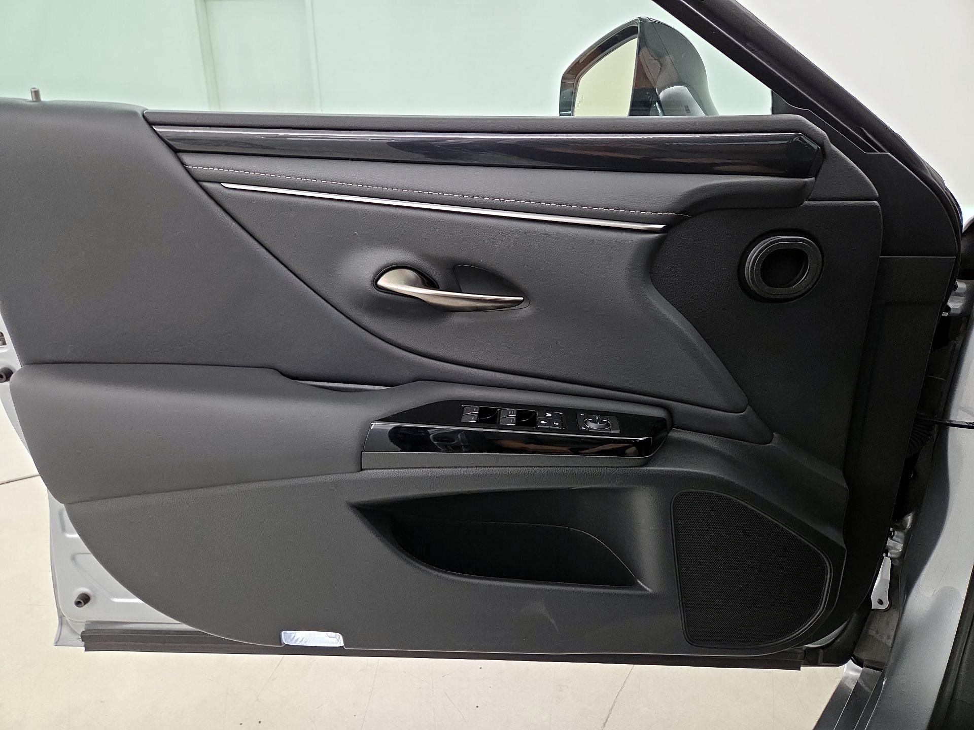 Thumbnail: 2024 Lexus ES - 12