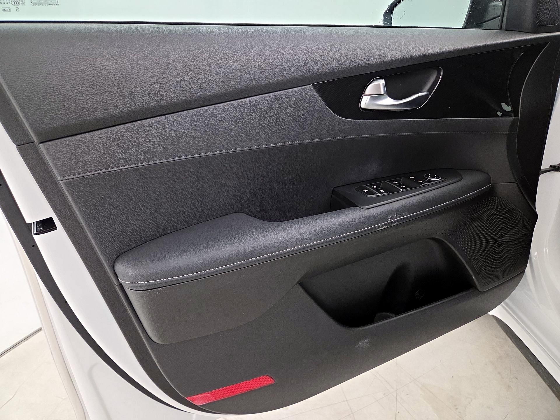 Thumbnail: 2023 Kia Forte - 12