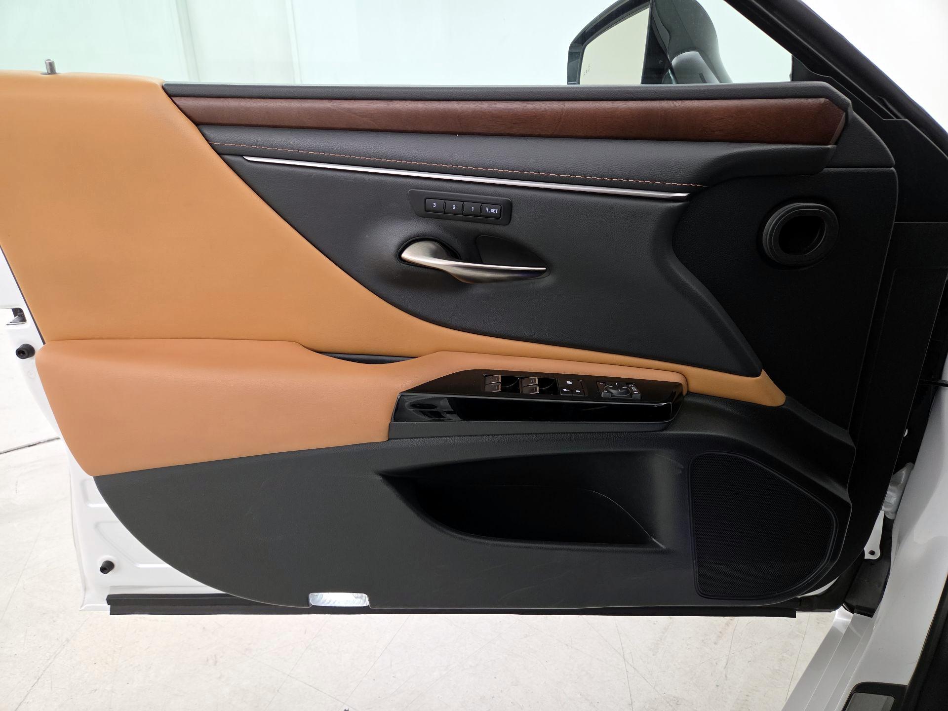 Thumbnail: 2023 Lexus ES - 12