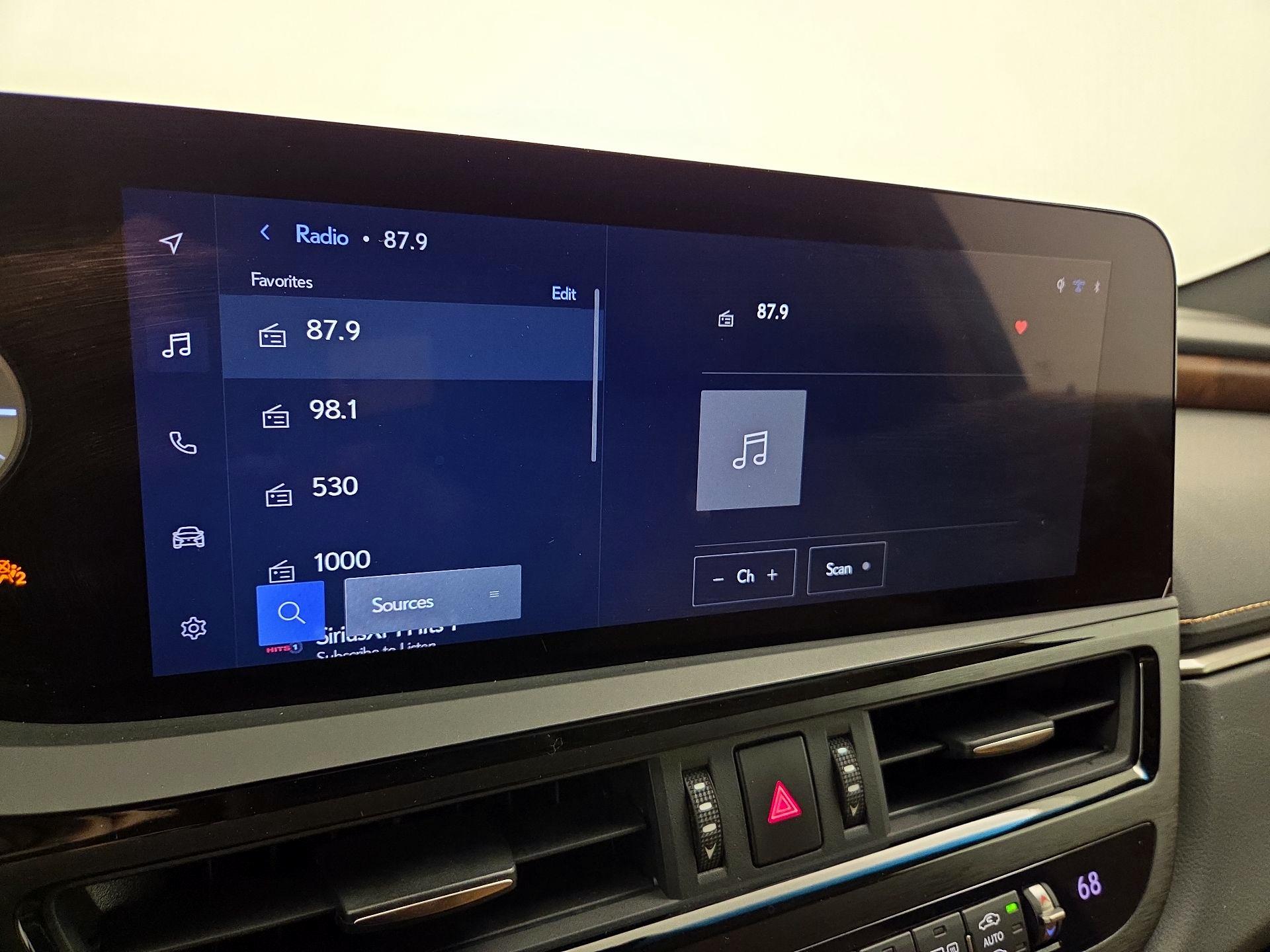 Thumbnail: 2023 Lexus ES - 16