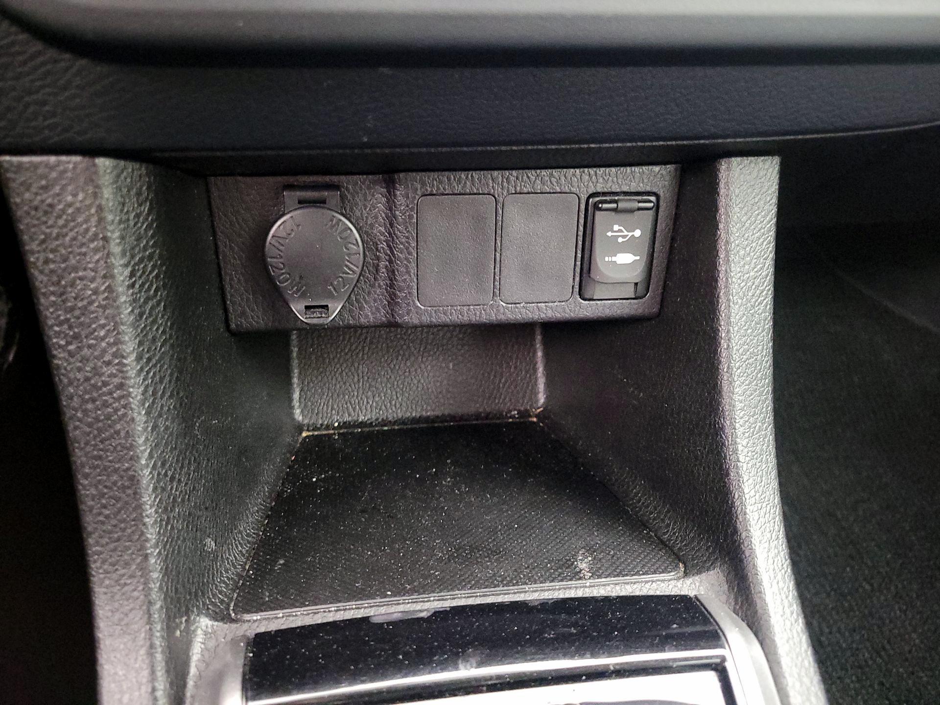 Thumbnail: 2016 Toyota Corolla - 18