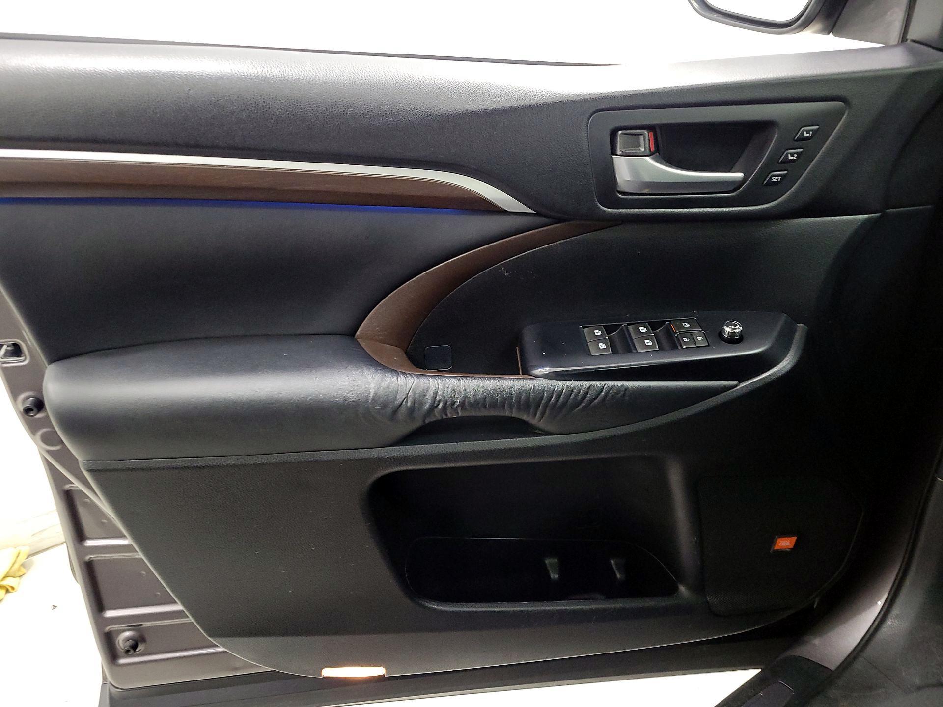 Thumbnail: 2015 Toyota Highlander - 12