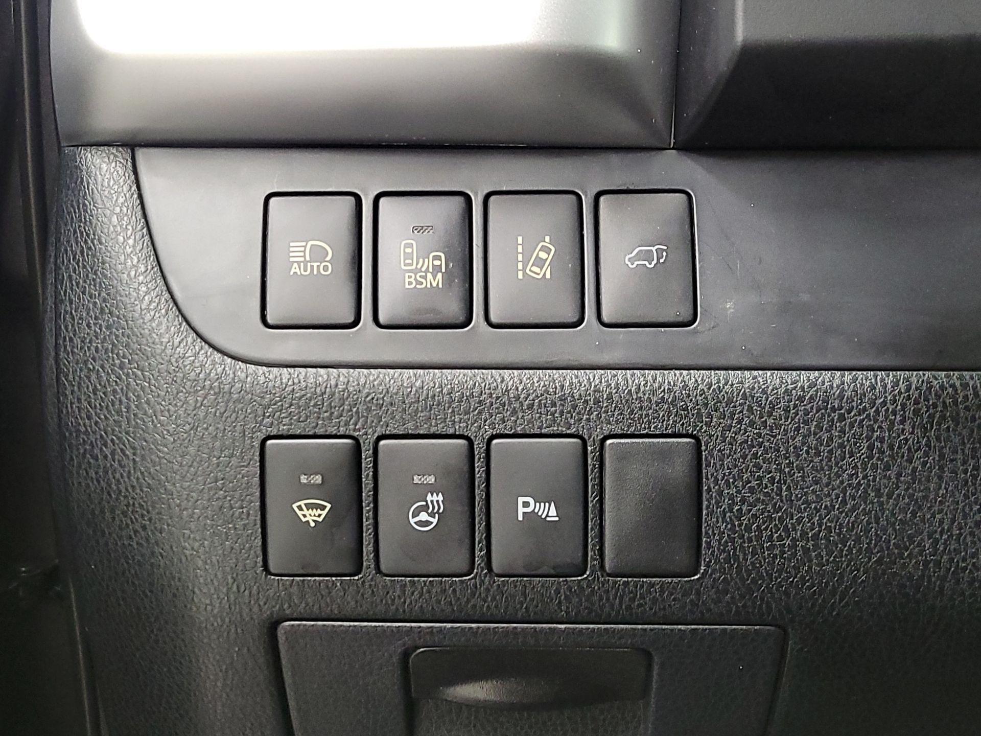 Thumbnail: 2015 Toyota Highlander - 13