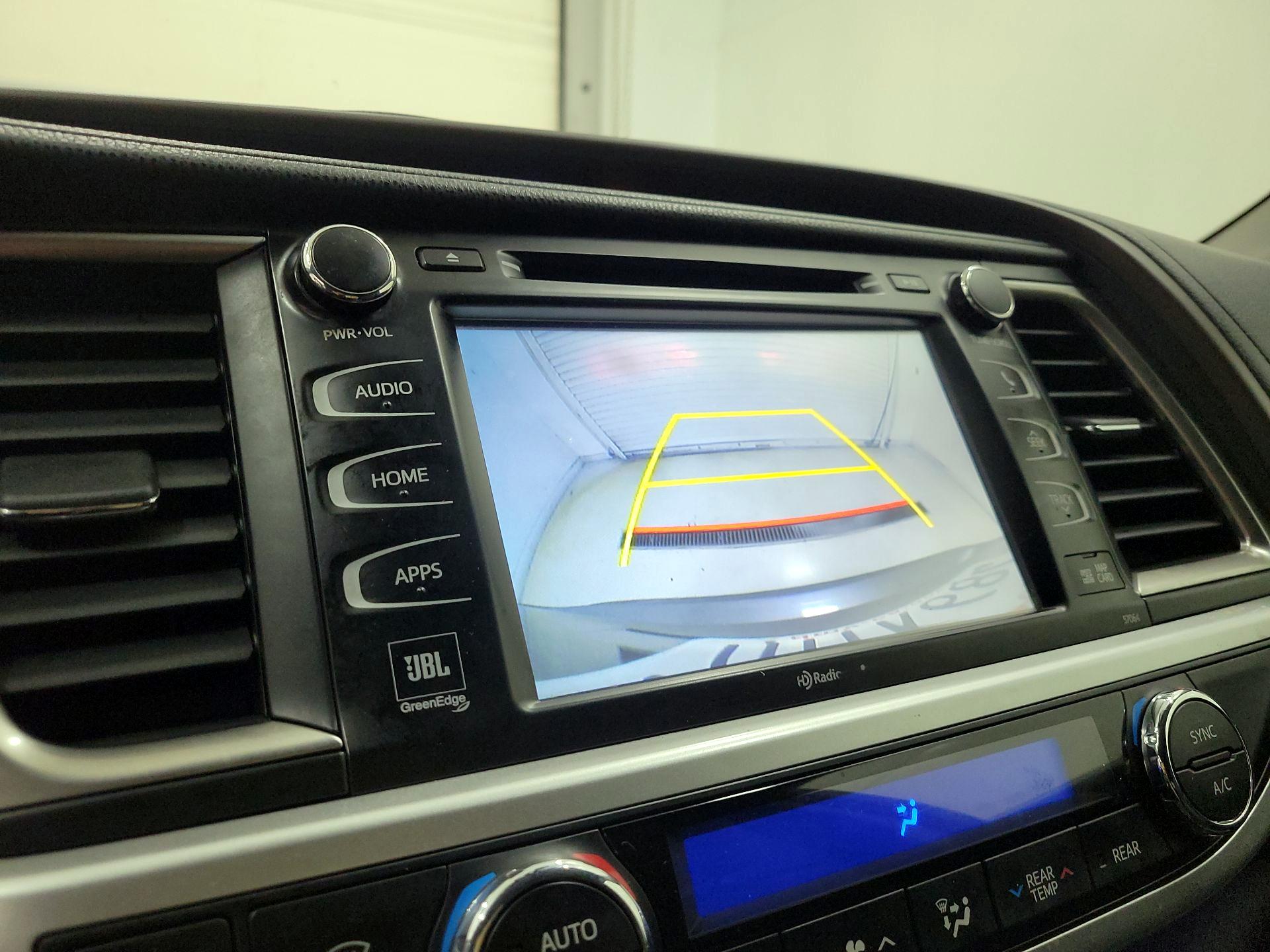 Thumbnail: 2015 Toyota Highlander - 14