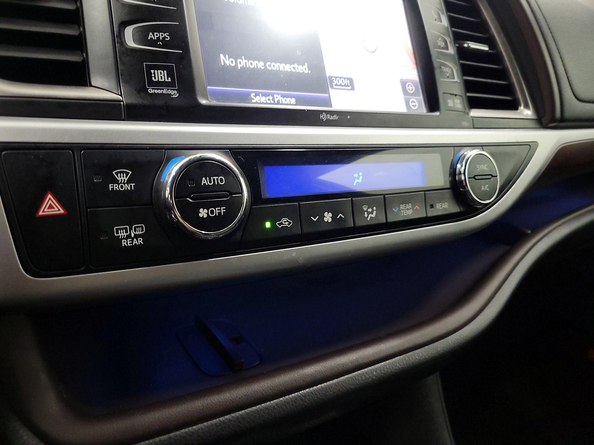 Thumbnail: 2015 Toyota Highlander - 16