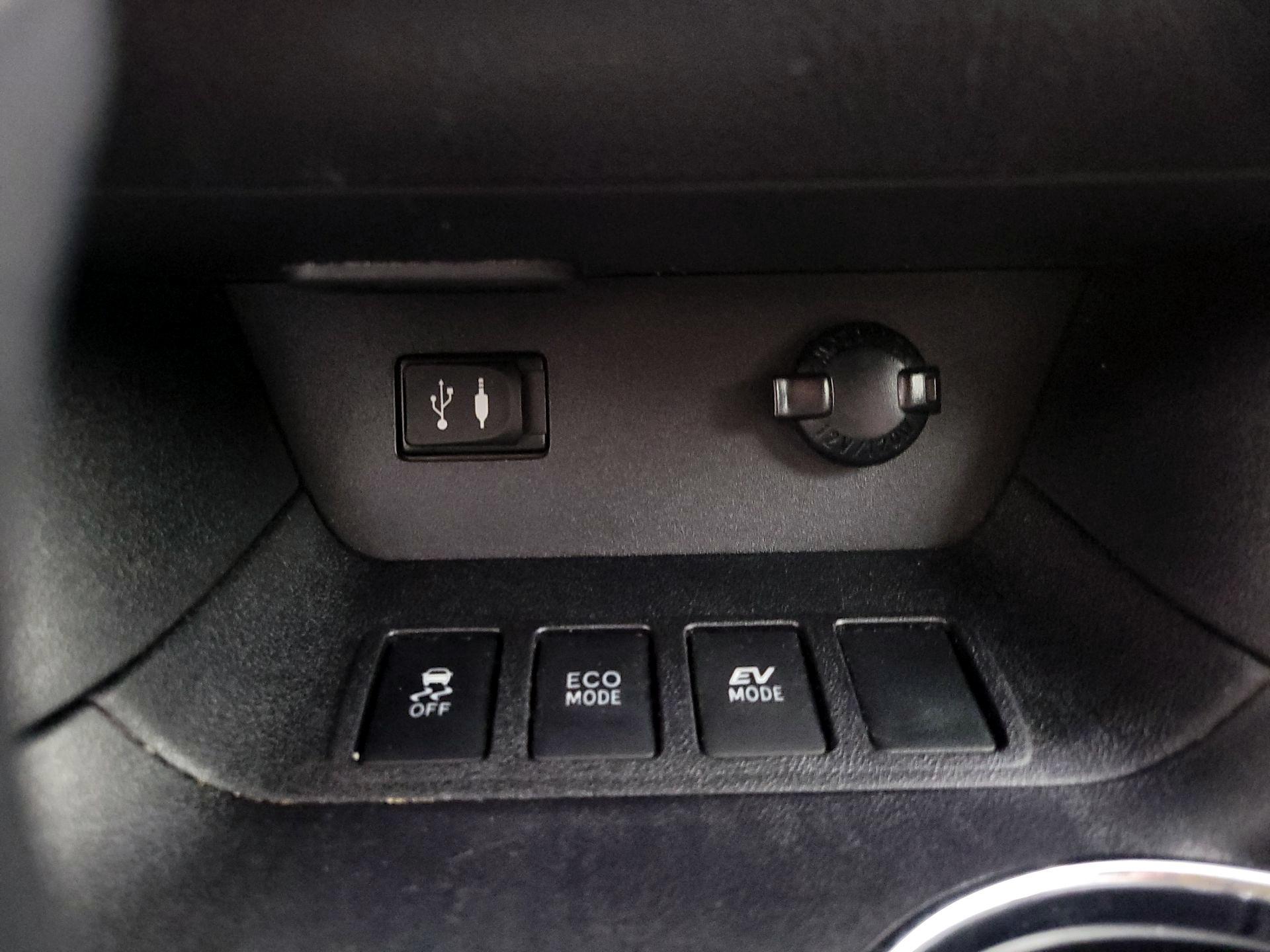 Thumbnail: 2015 Toyota Highlander - 18