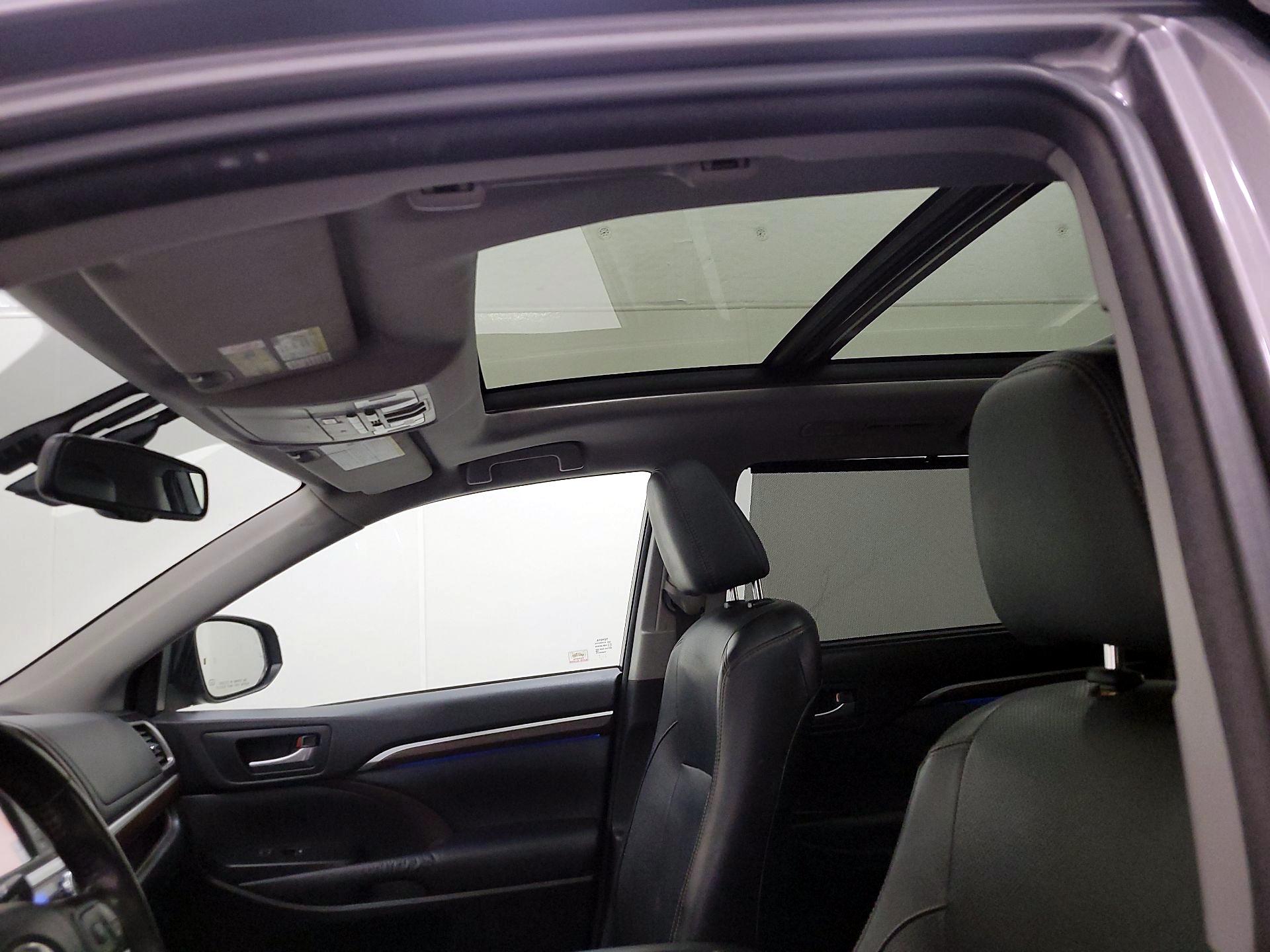 Thumbnail: 2015 Toyota Highlander - 19