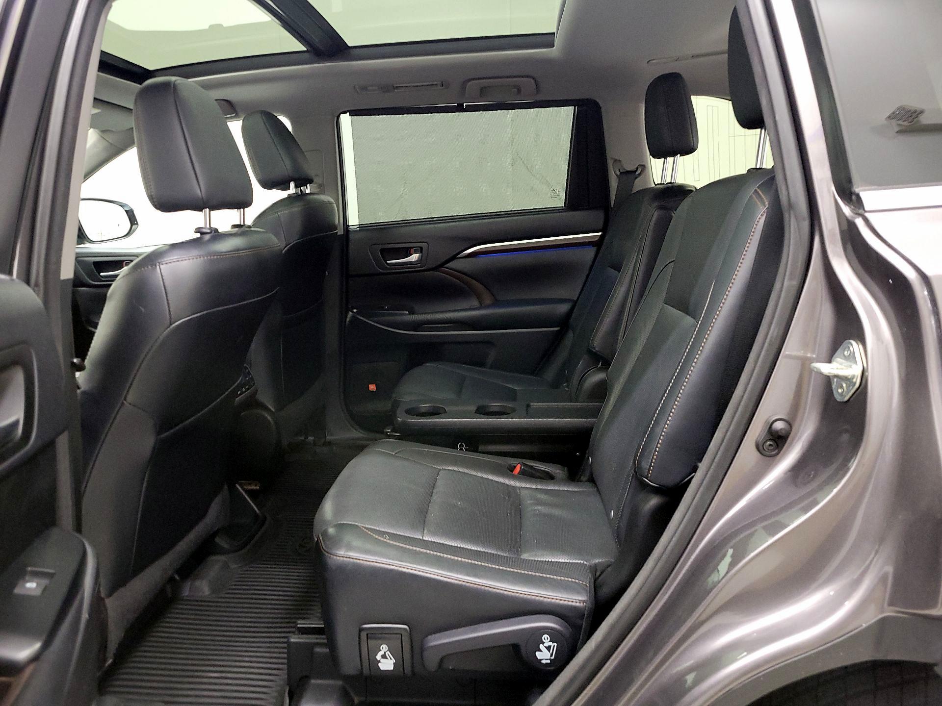 Thumbnail: 2015 Toyota Highlander - 20