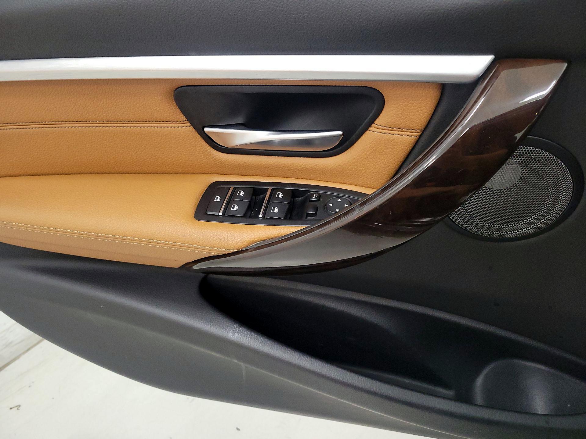 Thumbnail: 2018 BMW 3 Series - 12