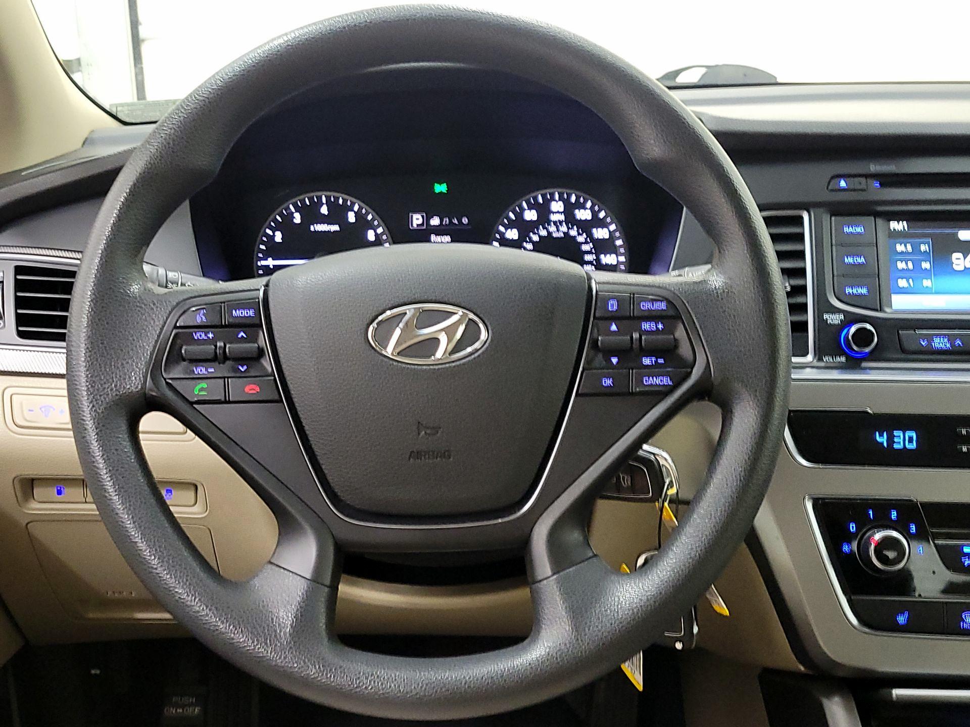 Thumbnail: 2015 Hyundai Sonata - 10