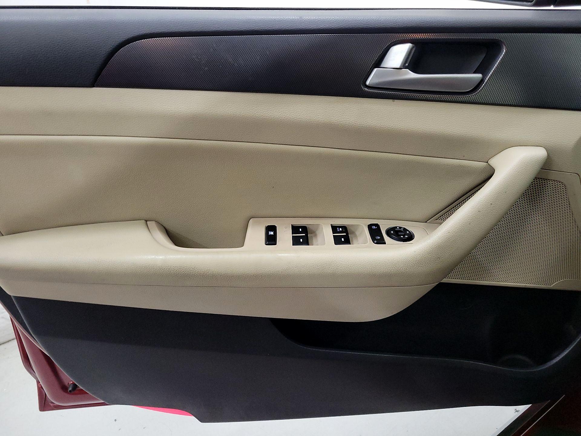 Thumbnail: 2015 Hyundai Sonata - 12