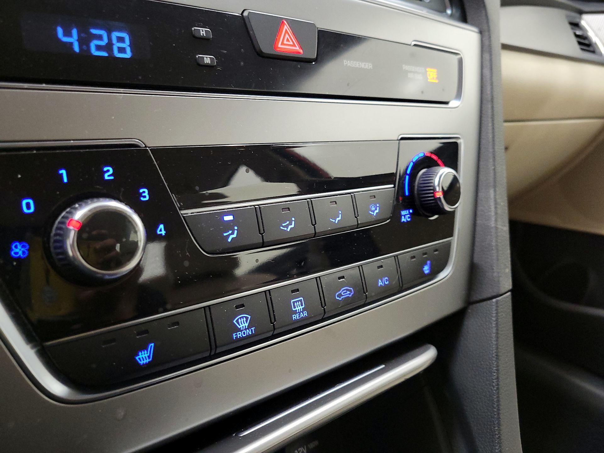 Thumbnail: 2015 Hyundai Sonata - 16